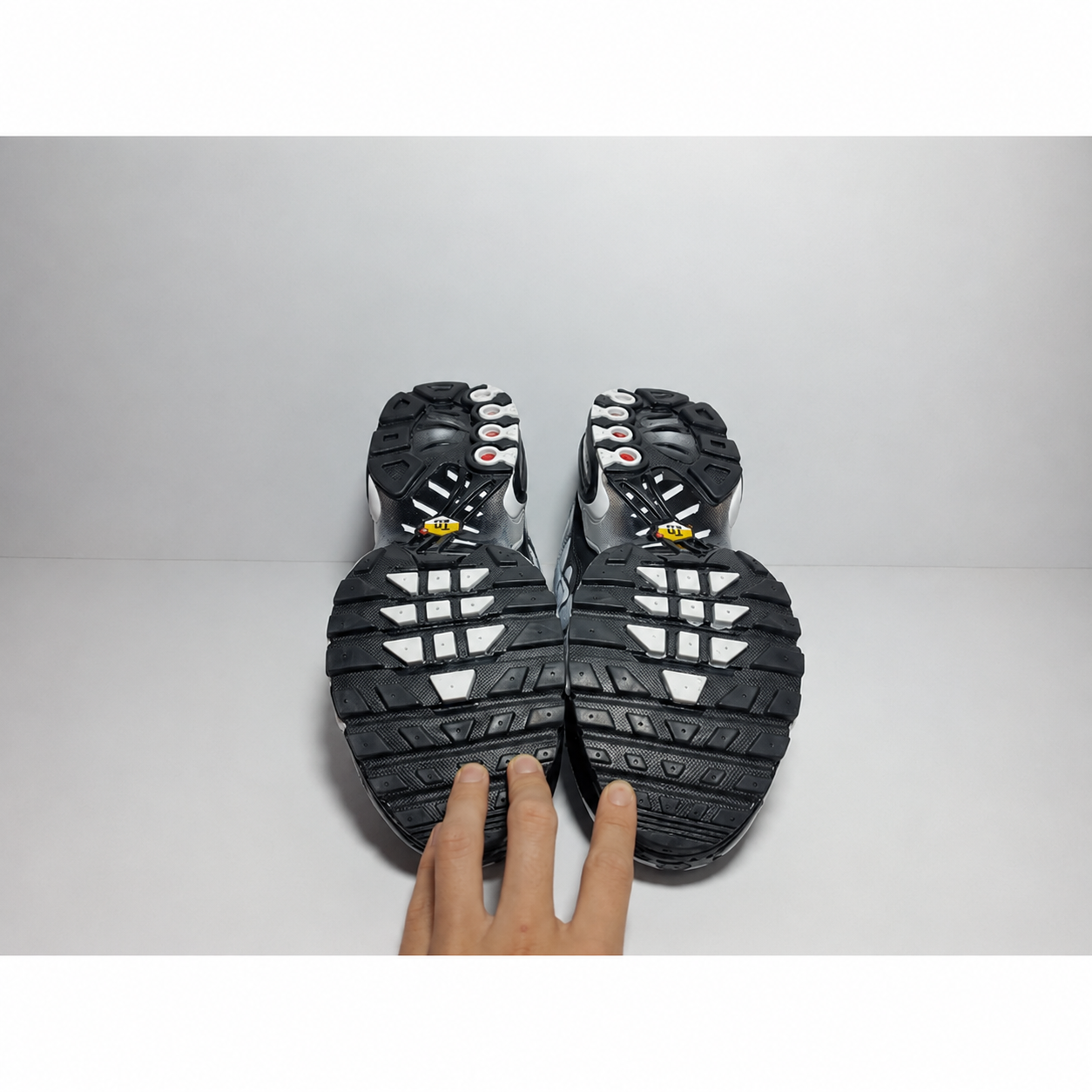 Nike Air Max Plus Black Metallic Silver