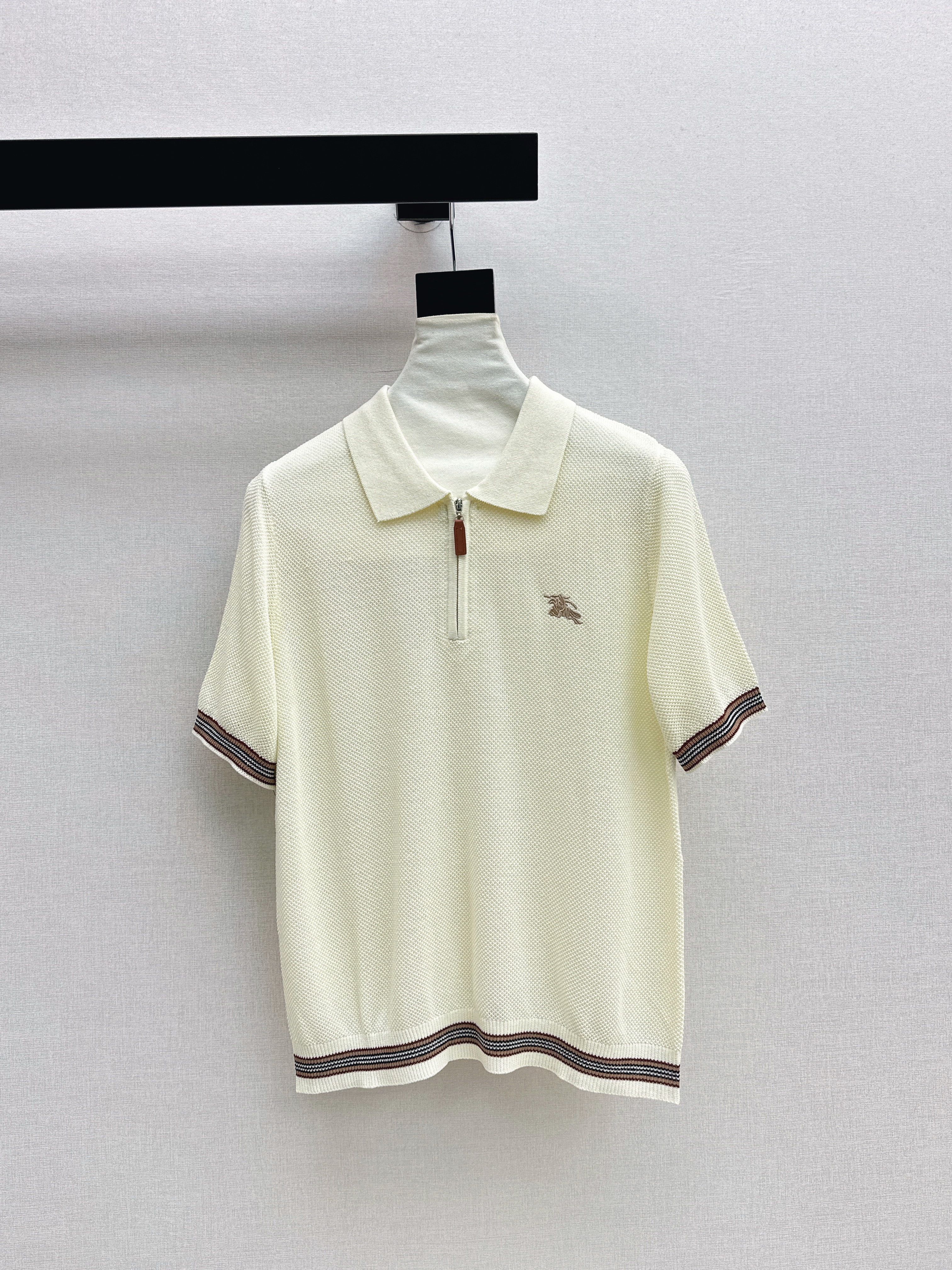 Bur New embroidered knitwear