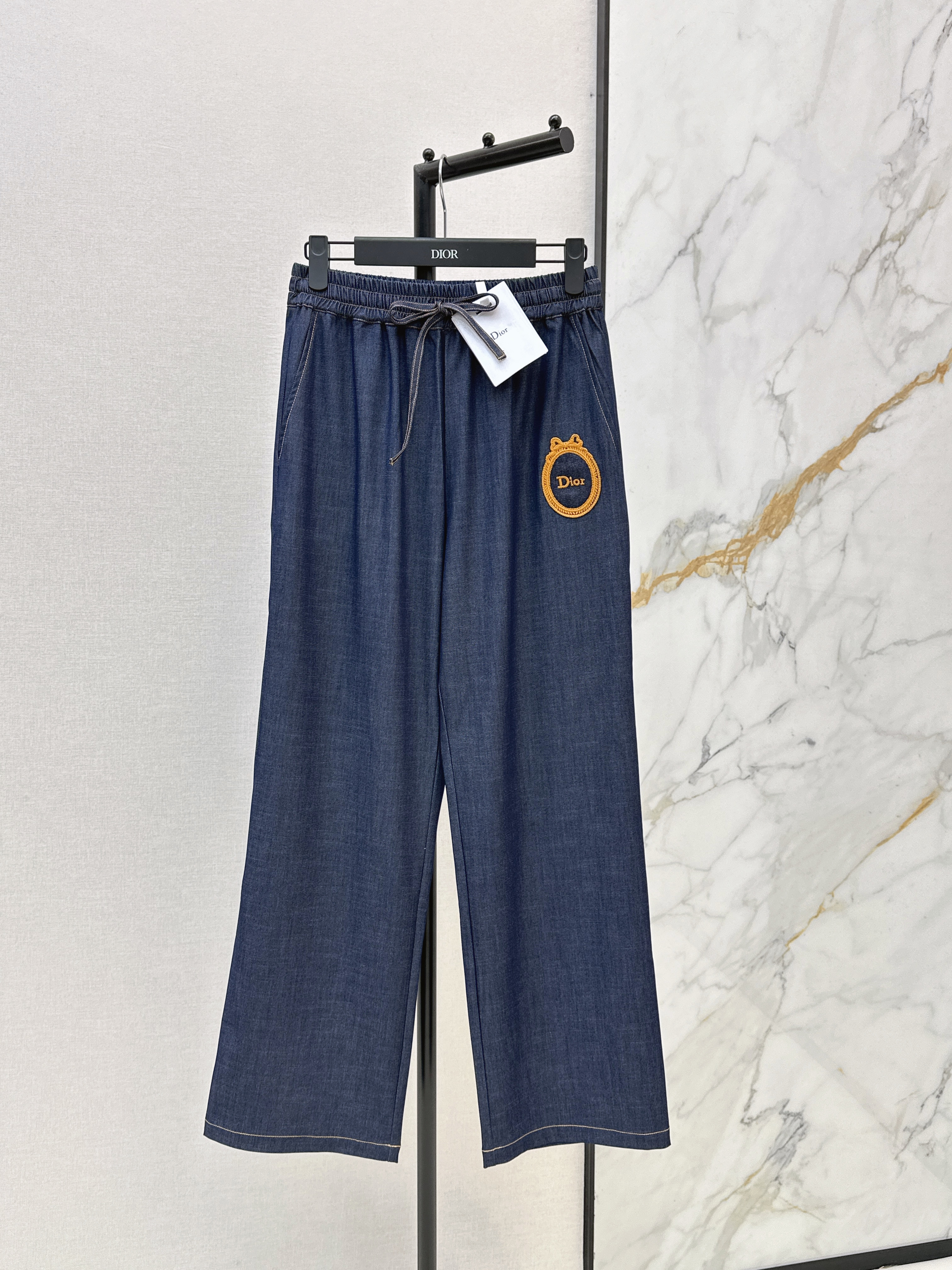 CD New Straight-leg jeans