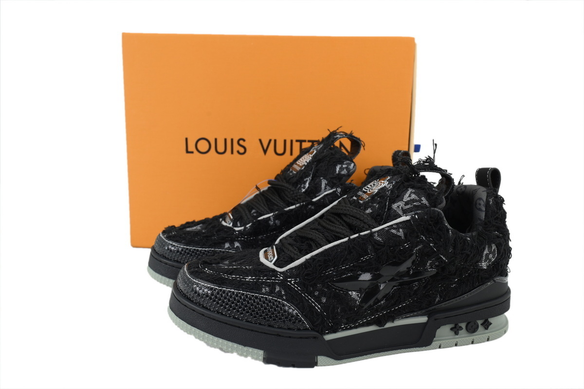 Pkkicks God Batch LOUIS VUITTON Plum Blossom Drill in Black