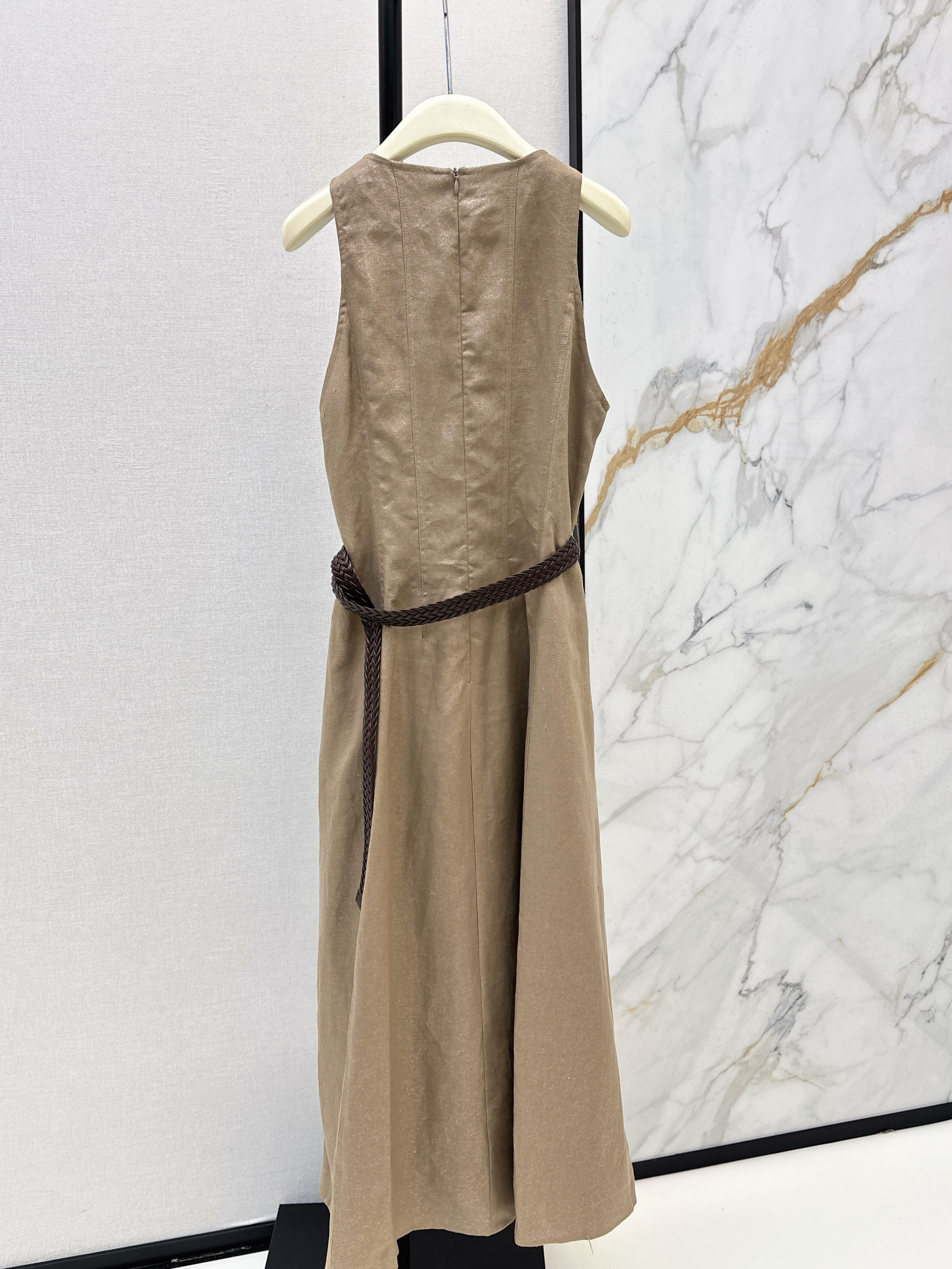 Brun New sleeveless dress