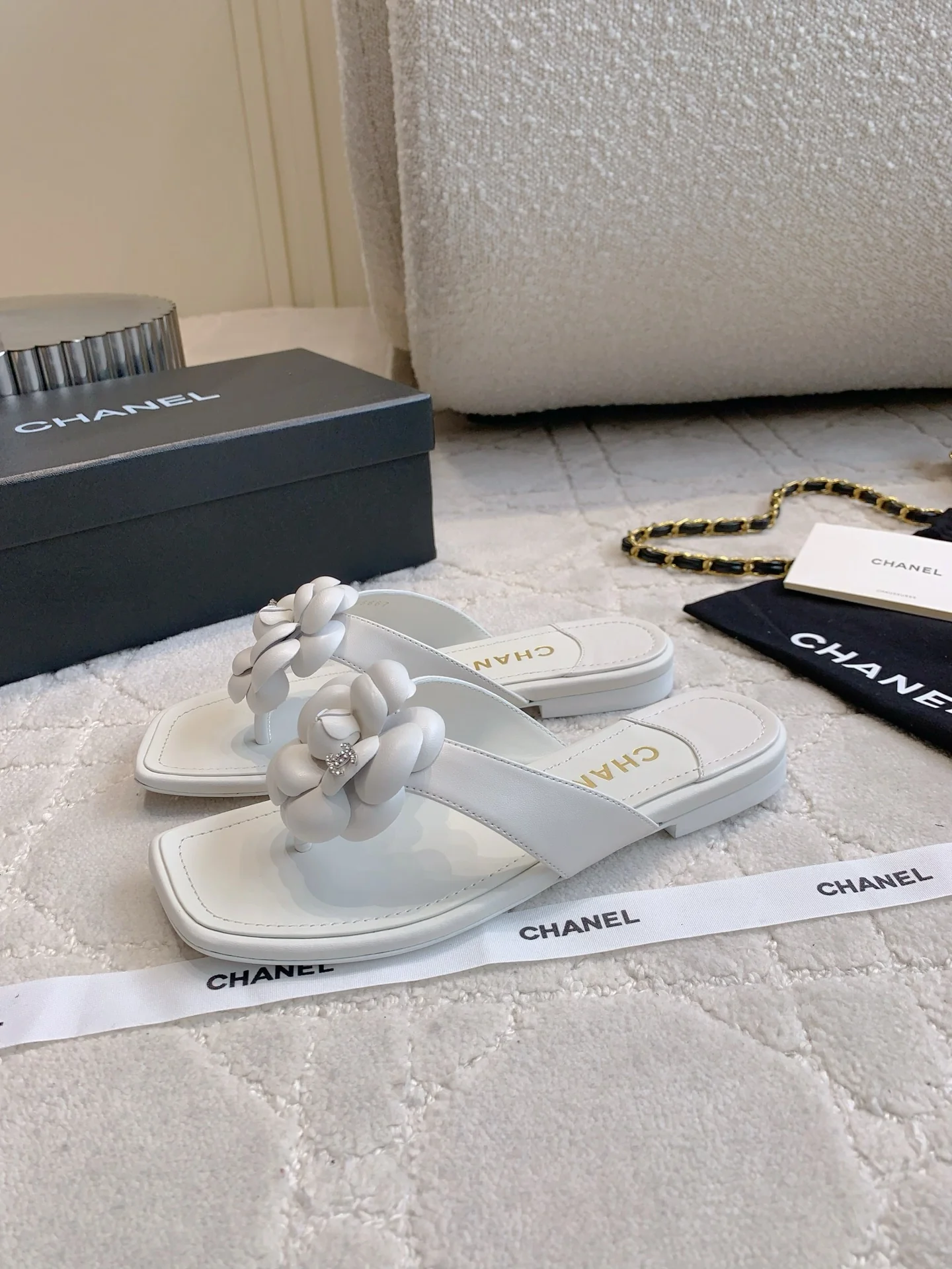 Chan New Thong sandals