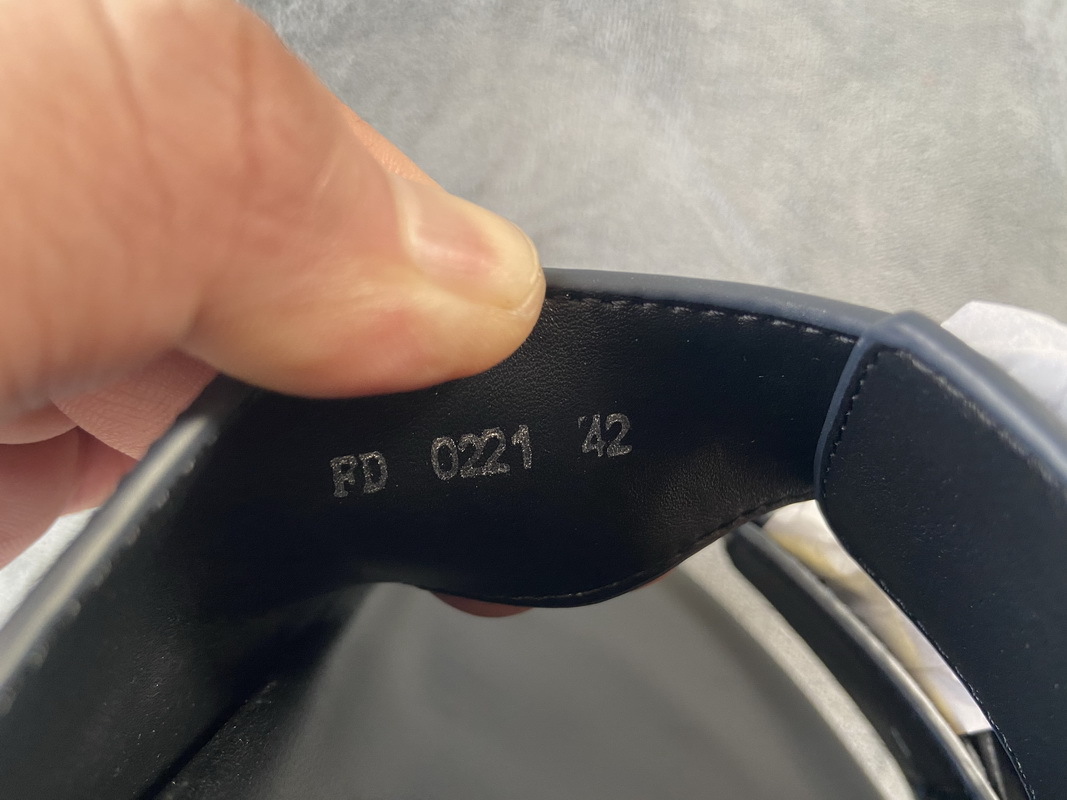 Pkkicksstockx LOUIS VUITTON Trainer Black Yellow
