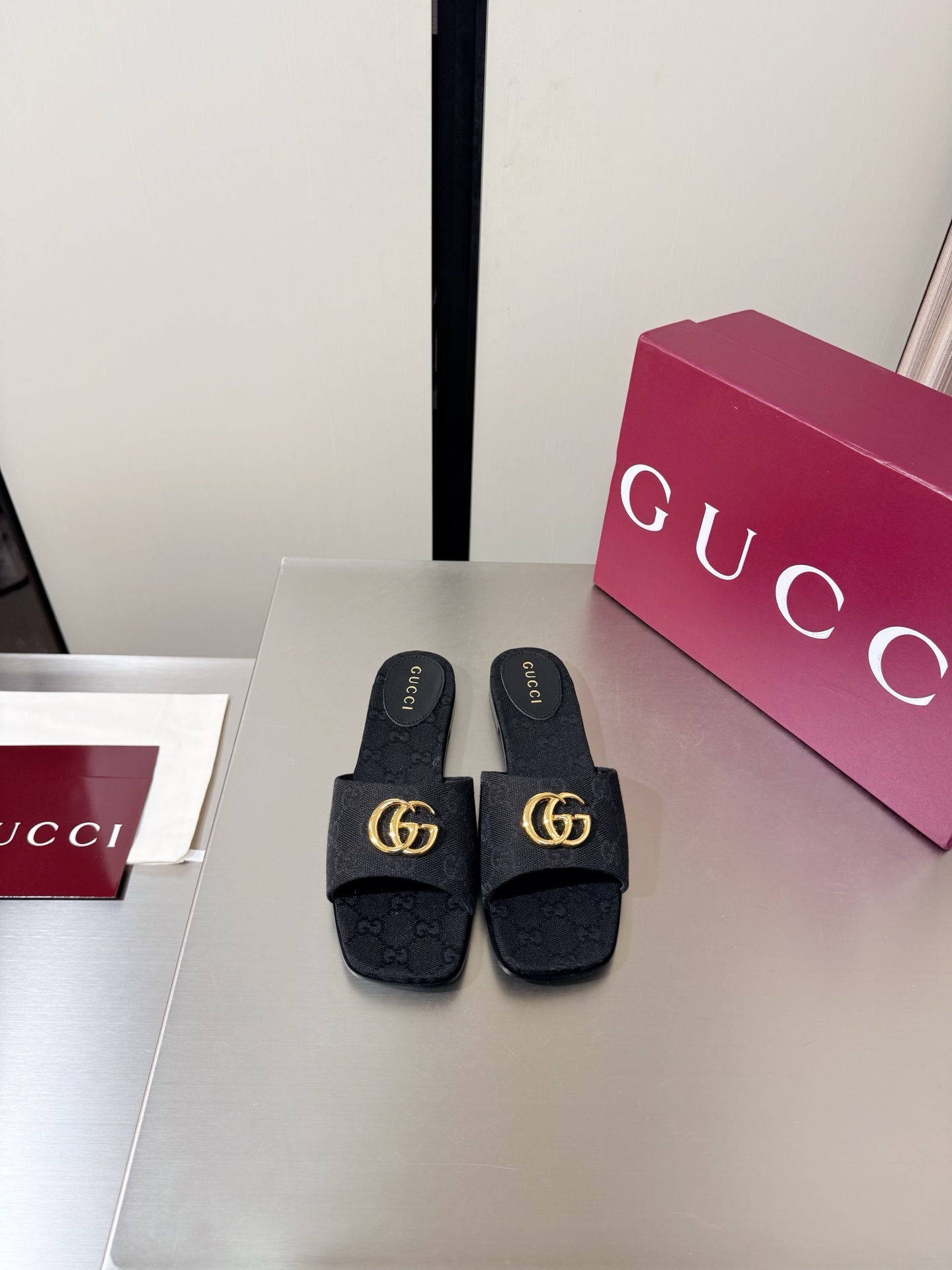 Gucc New Flat-bottom shoes
