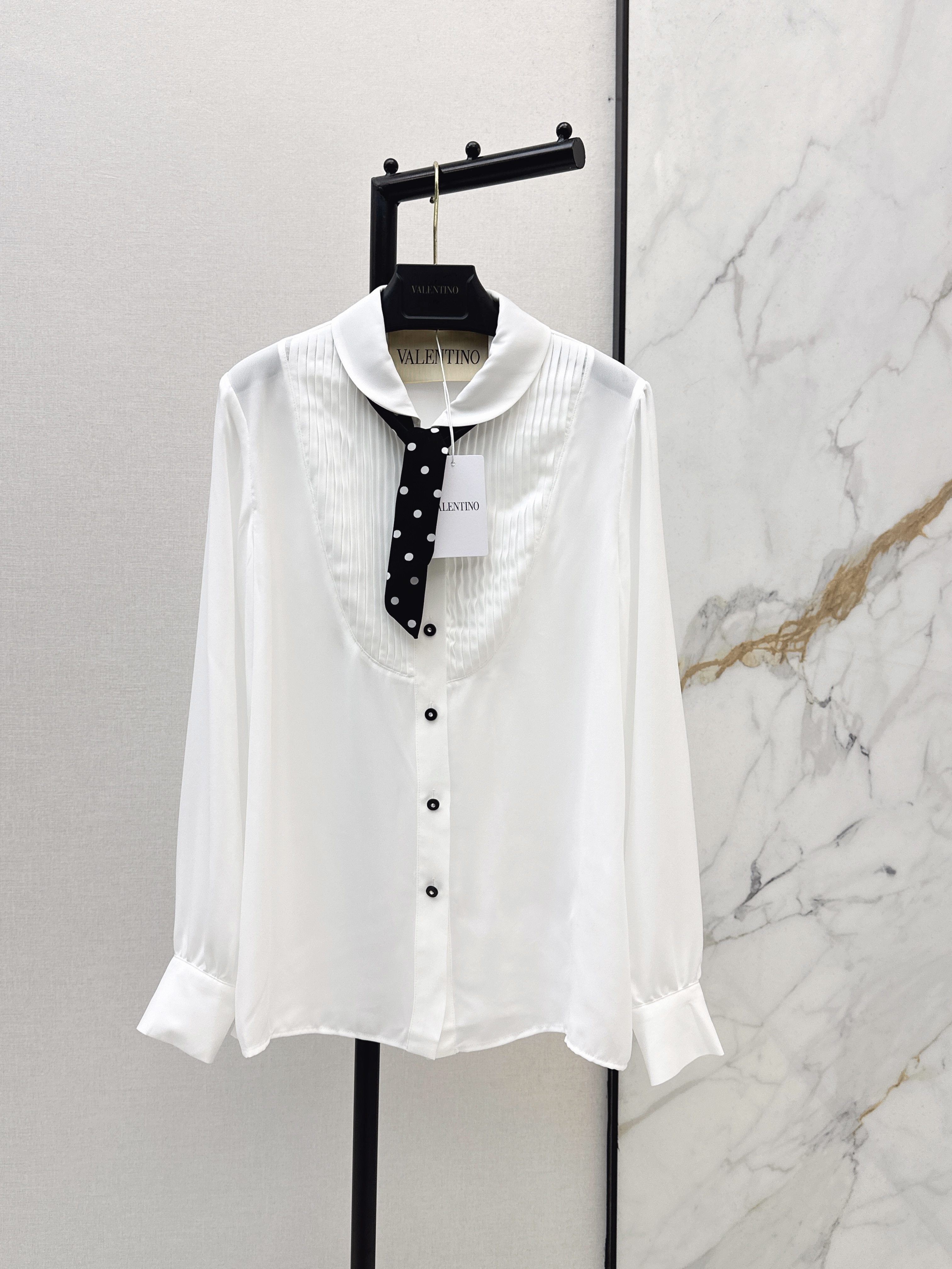 Val New polka dot scarf shirt