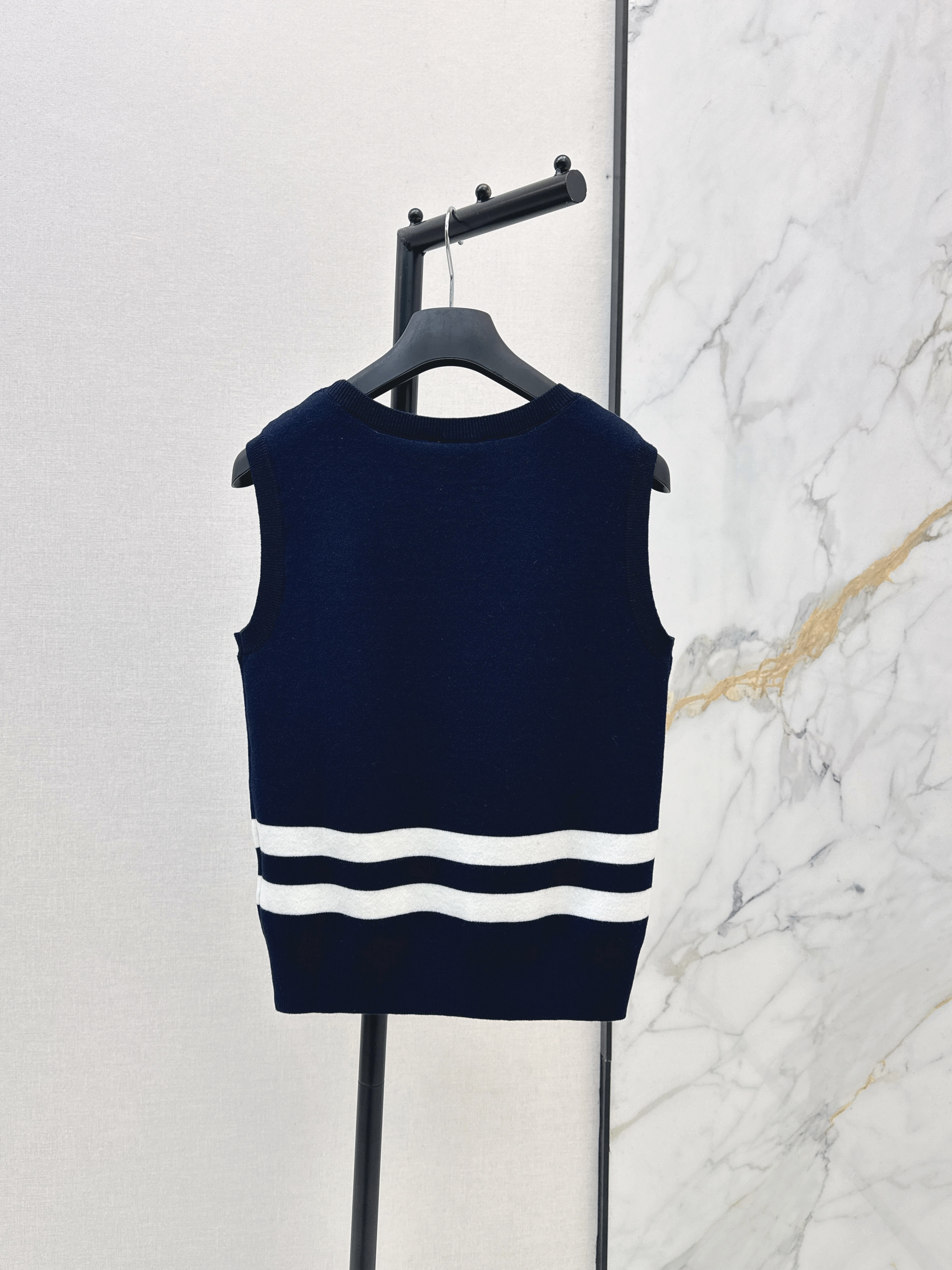 CD New striped vest