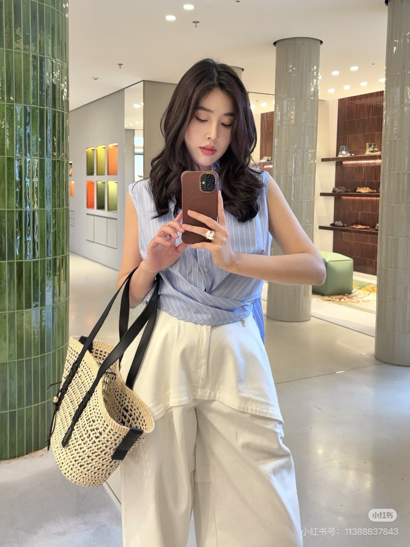 Loe New Sleeveless embroidered shirt