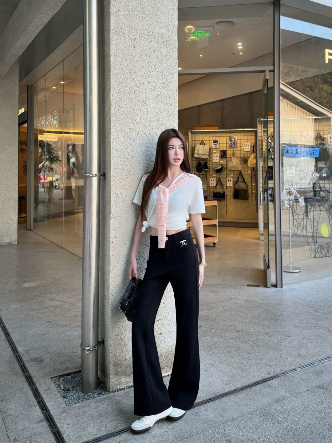 Chan New flared pants