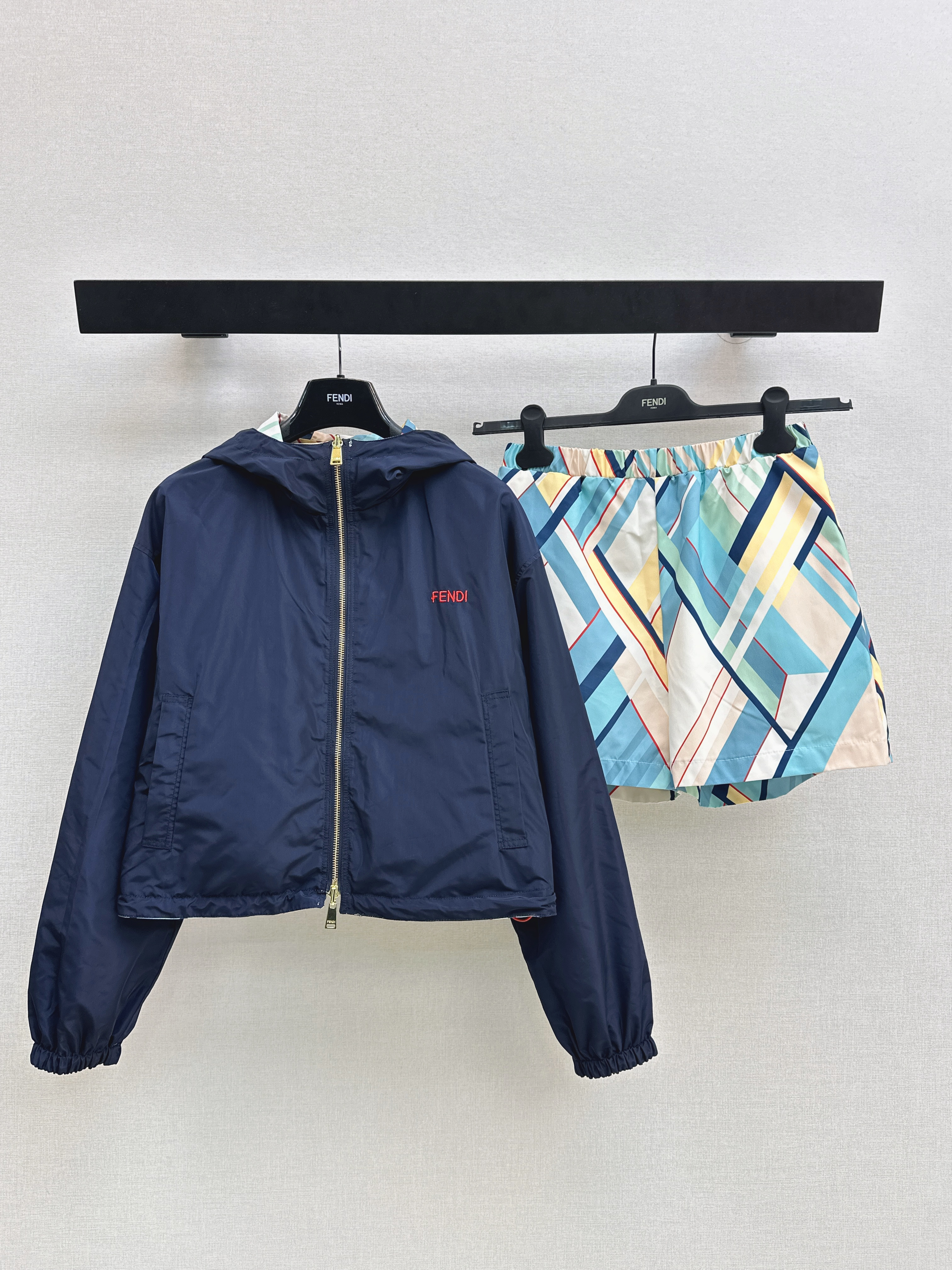 Fend New reversilble jacket&short set