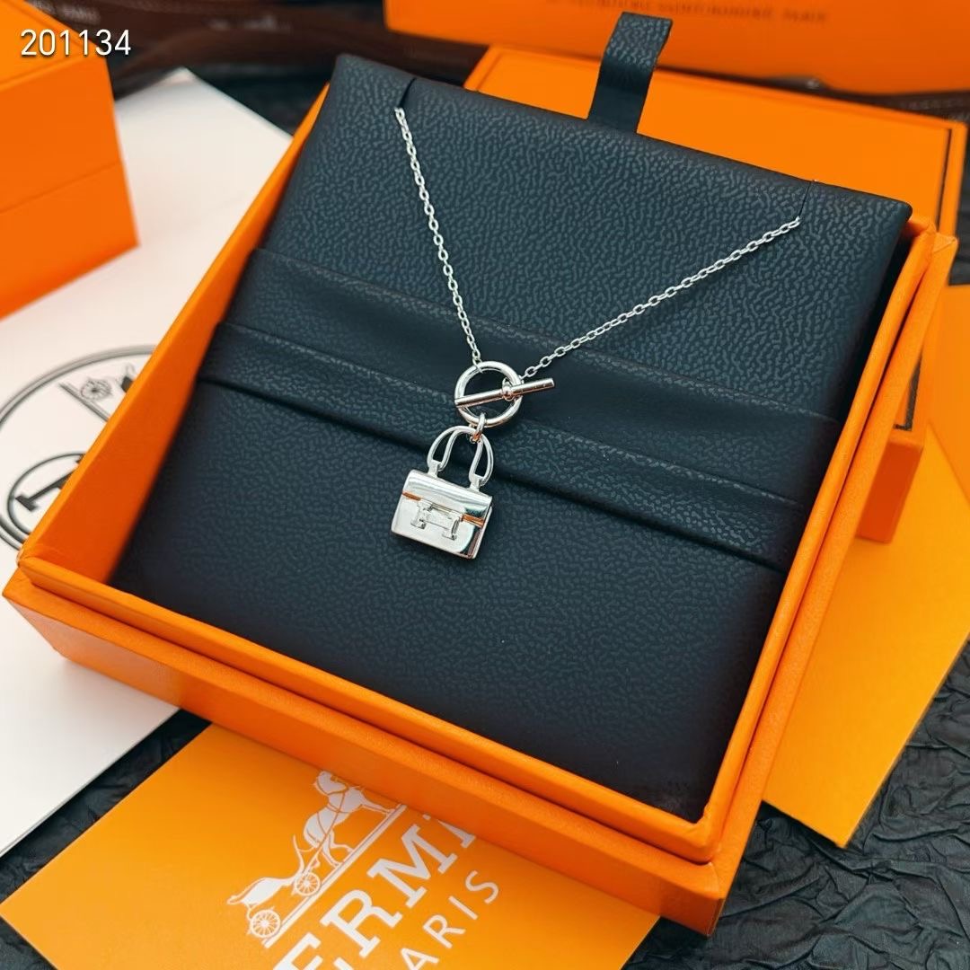 Herm New Bag necklace