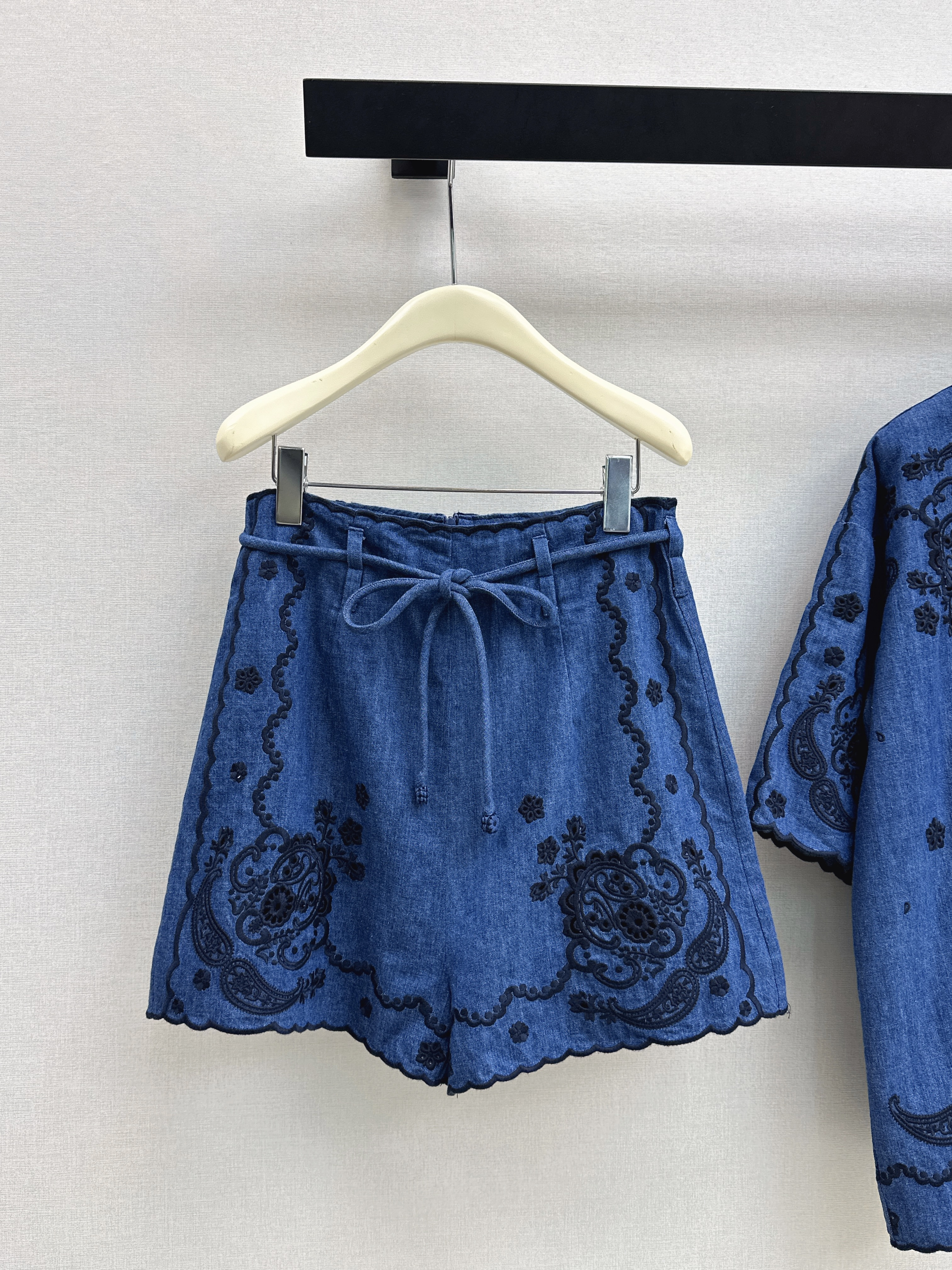 Zimm New Embroidered denim Shorts