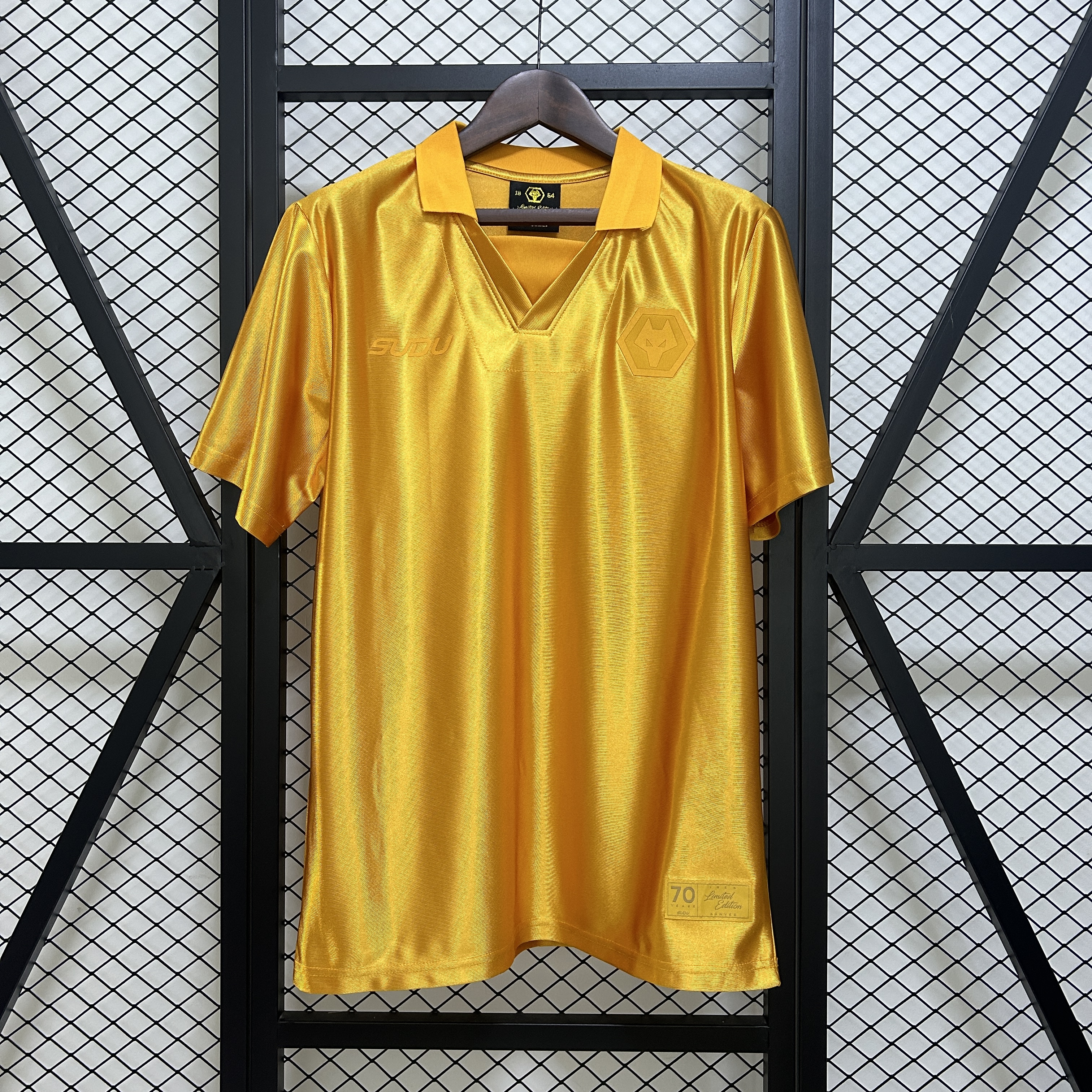 Wolves 70 Limited Edition Man Jersey