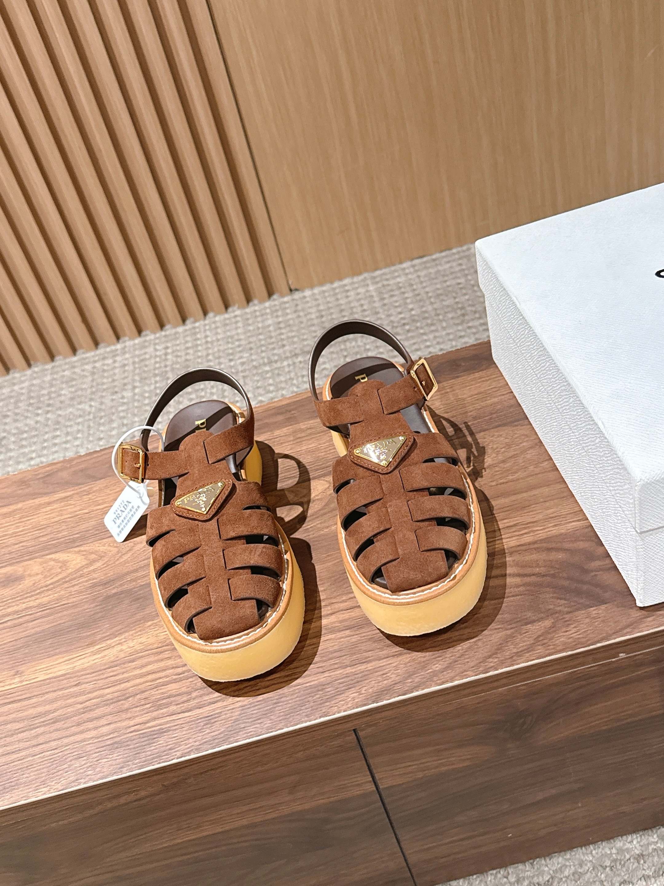 Prad New Retro Roman sandals