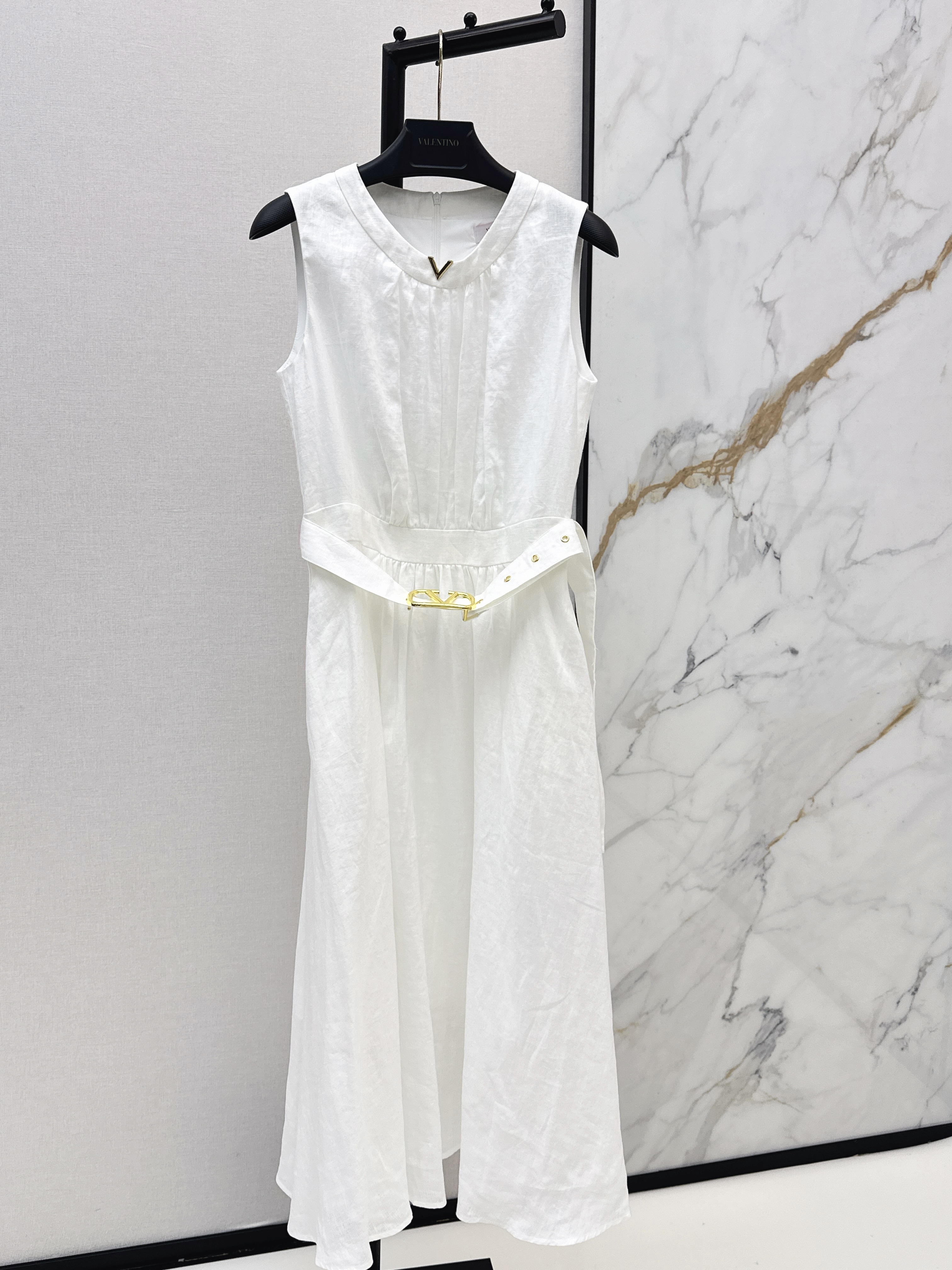 Val New sleeveless dress