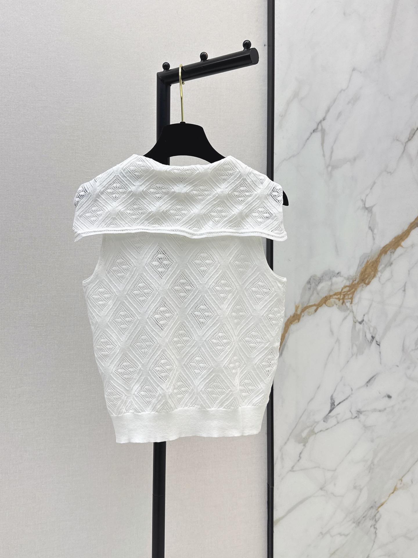 Chan New Sleeveless knit wrap
