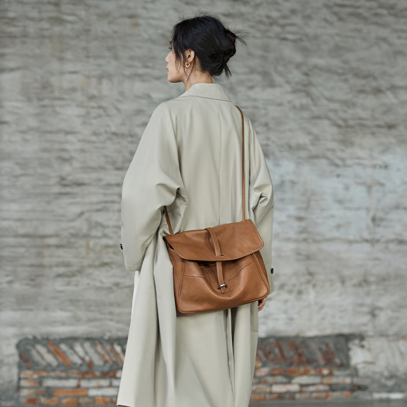 The Vintage Vegetable-Tanned Leather Messenger Bag