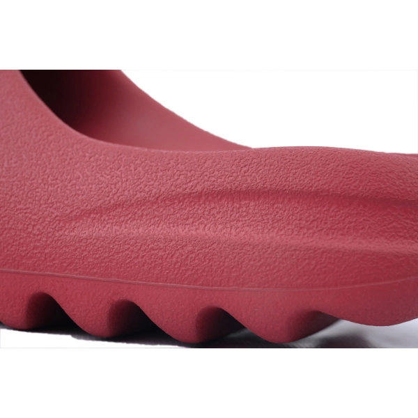 Dope sneakers Adidas Yeezy Carmine Red ID5988