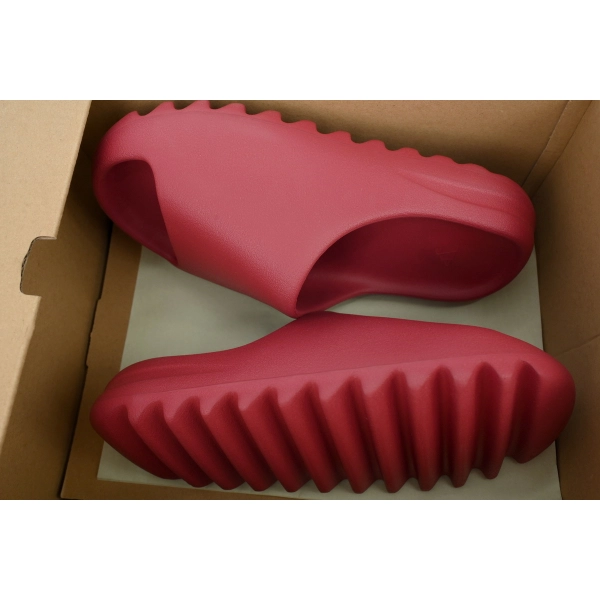Dope sneakers Adidas Yeezy Carmine Red ID5988