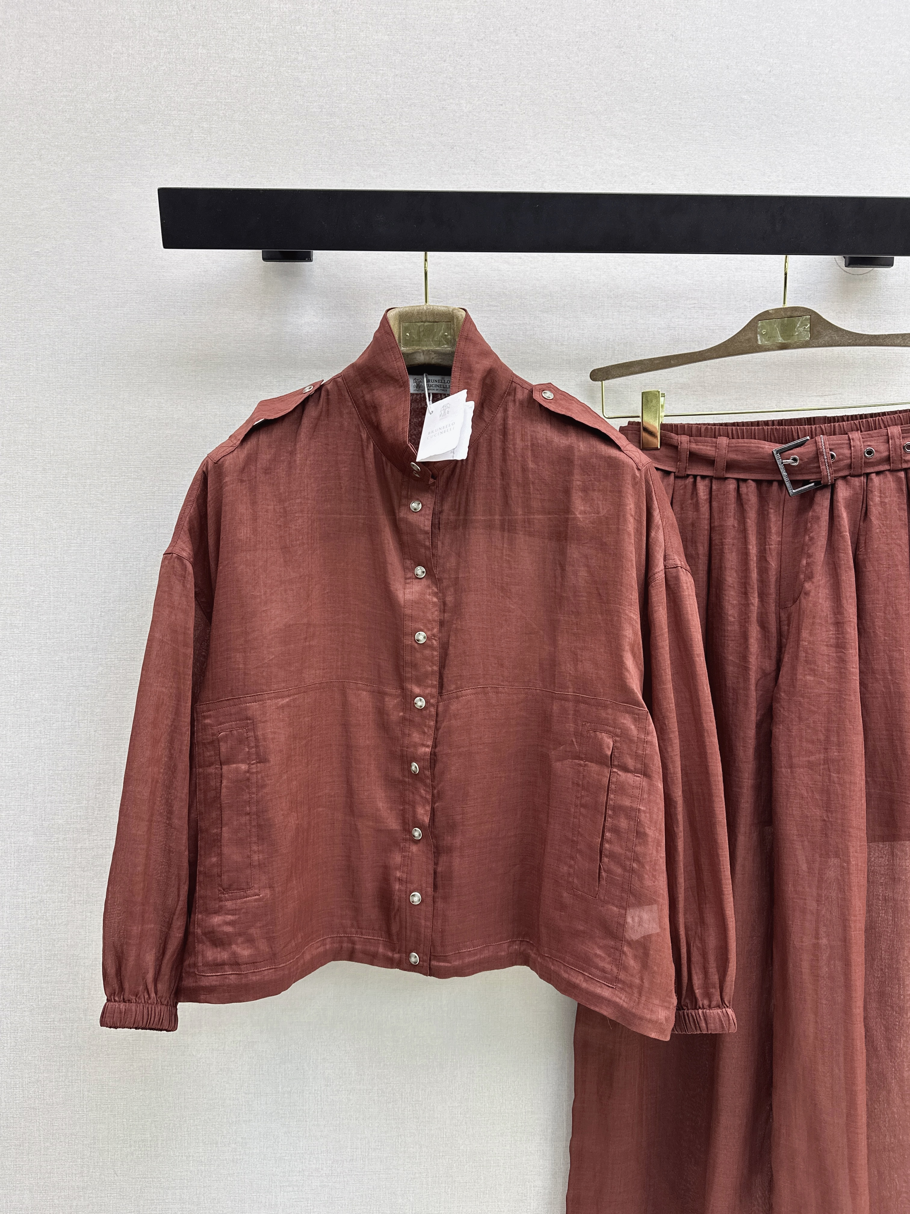 Brun New vacation-style outfit