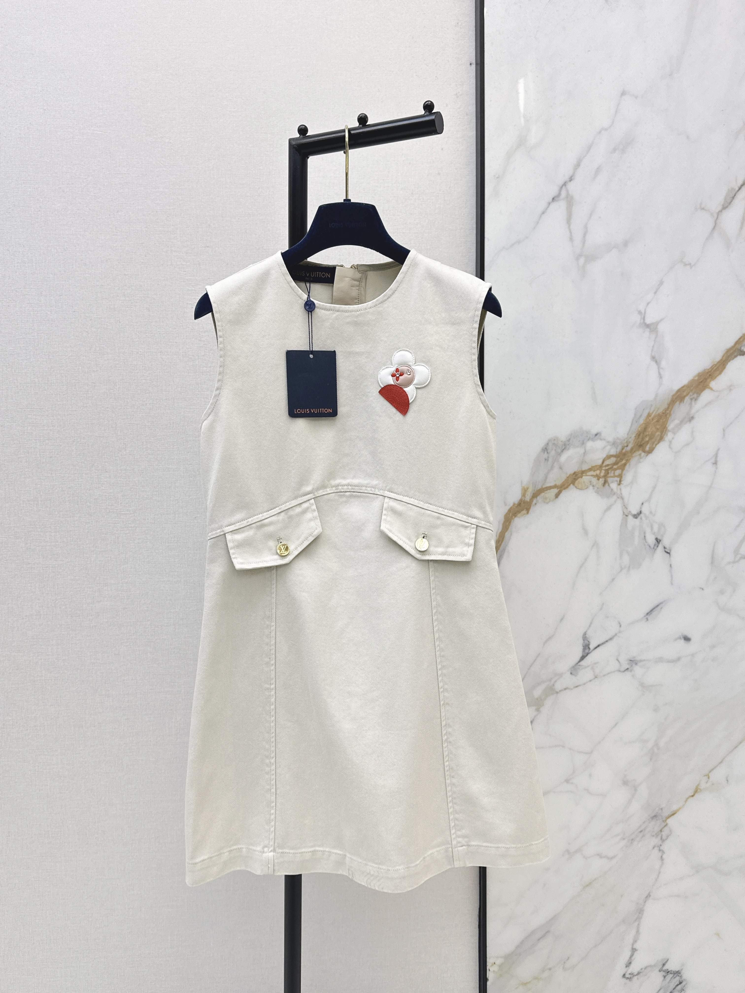 Loui New sleeveless dress