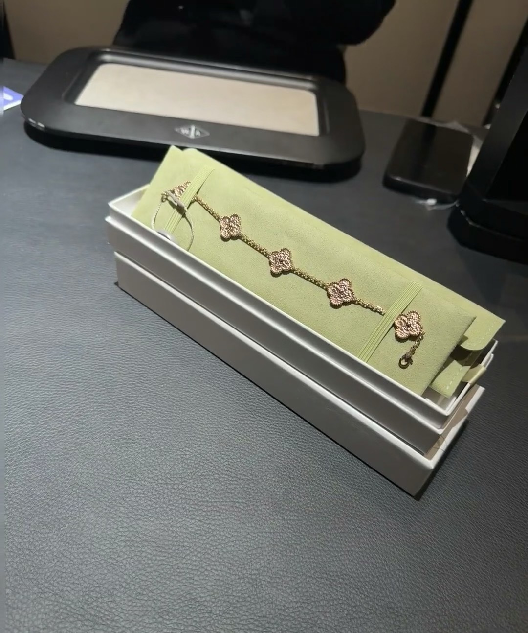 VCA  New Four-Leaf Clover Gold Foil Five-Color Bracelet