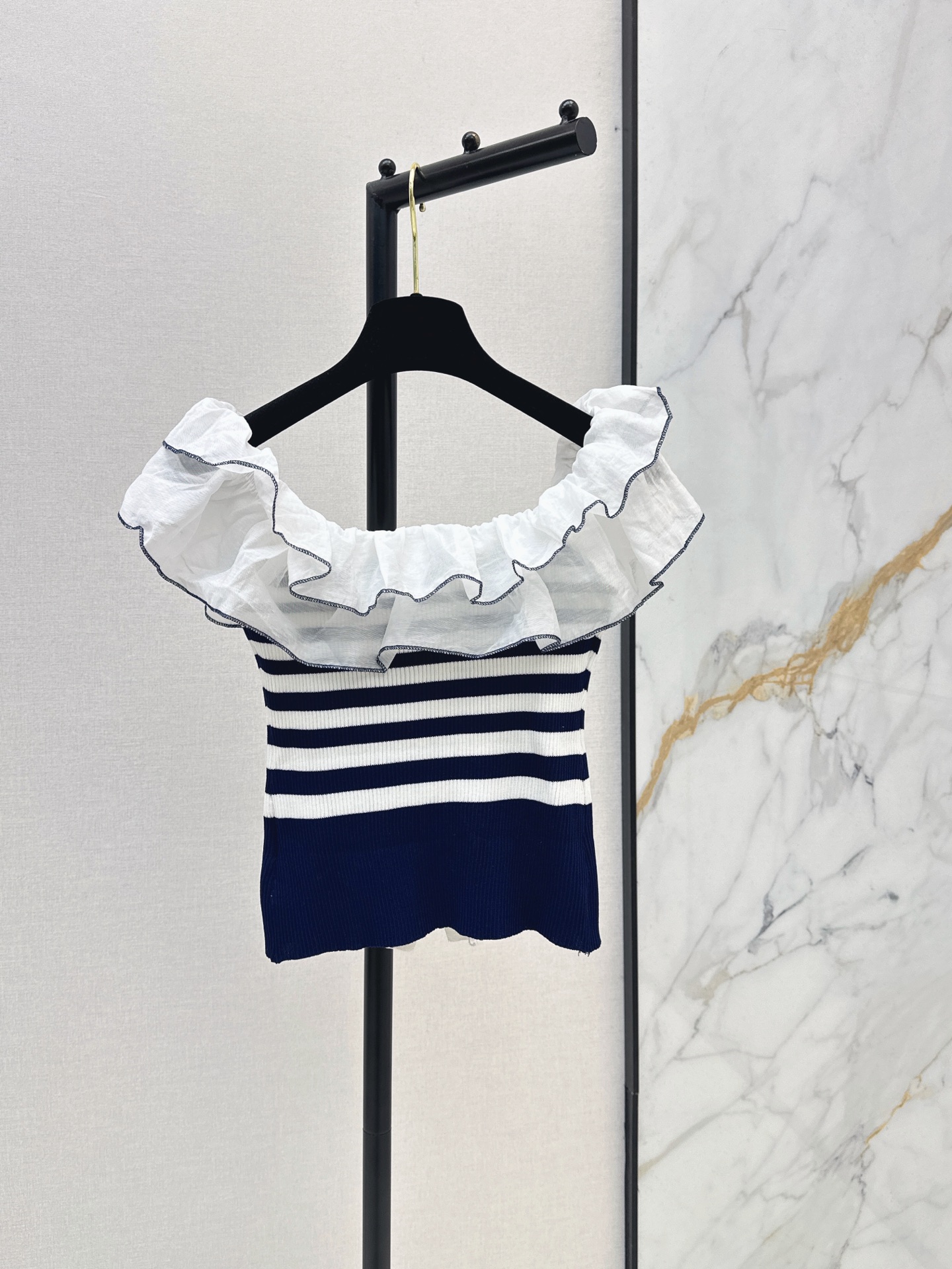 Chan New Off-shoulder knitted top