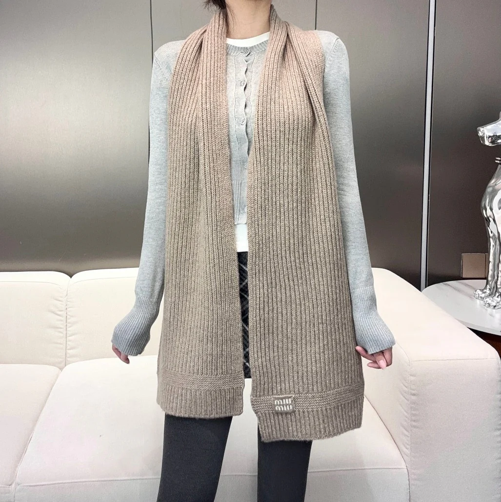 Miu New Scarf