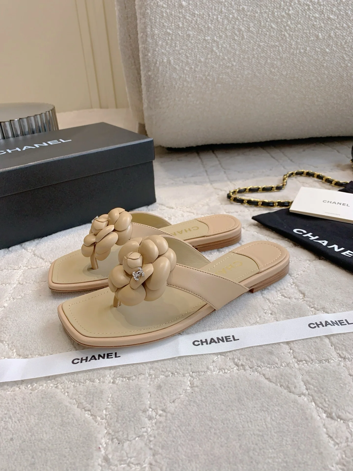 Chan New Thong sandals