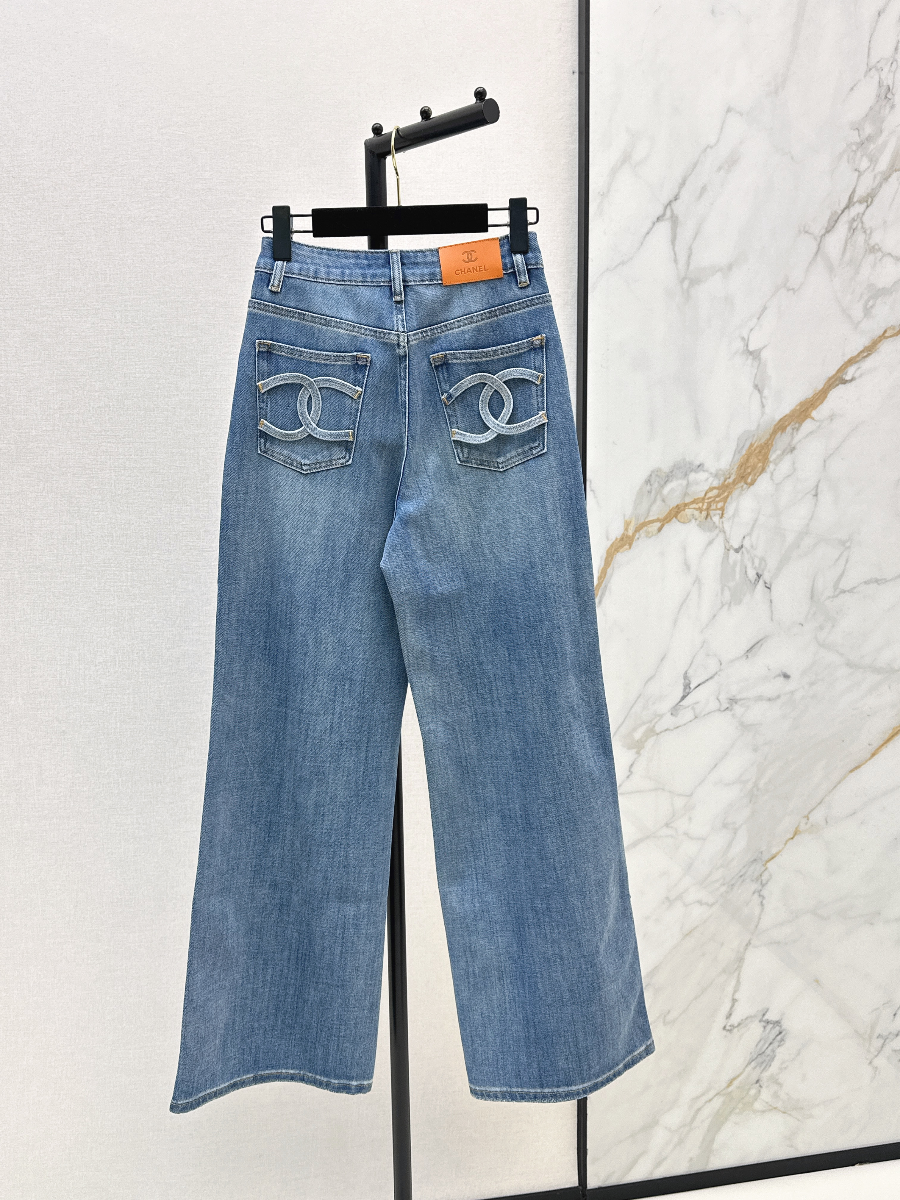 Chan New Straight-leg jeans
