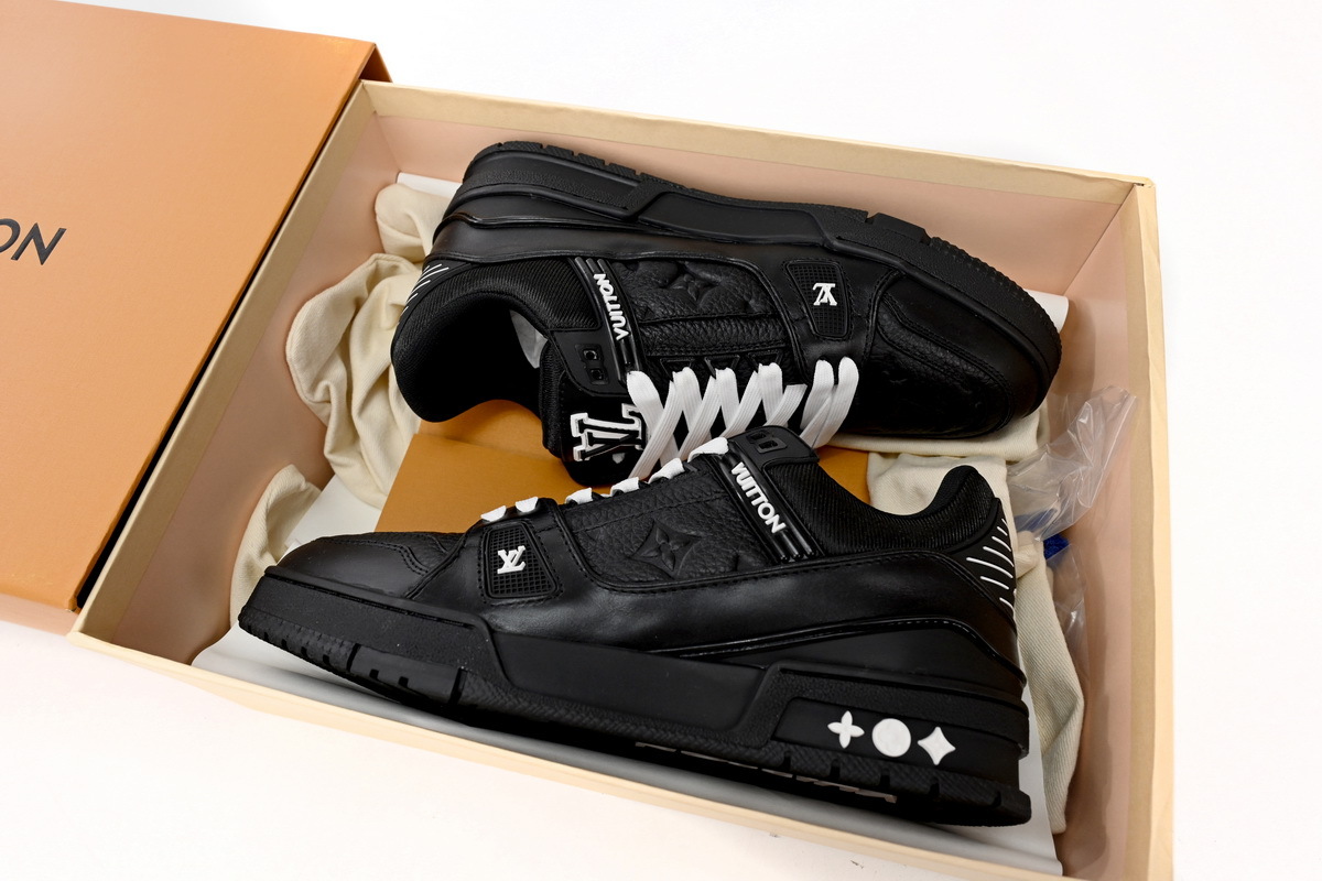 Pkkicks God Batch LOUIS VUITTON Trainer All Black Embossing 1AARER