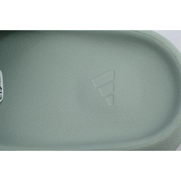 Dope sneakers Adidas Yeezy Iight Grayish Green ID5480