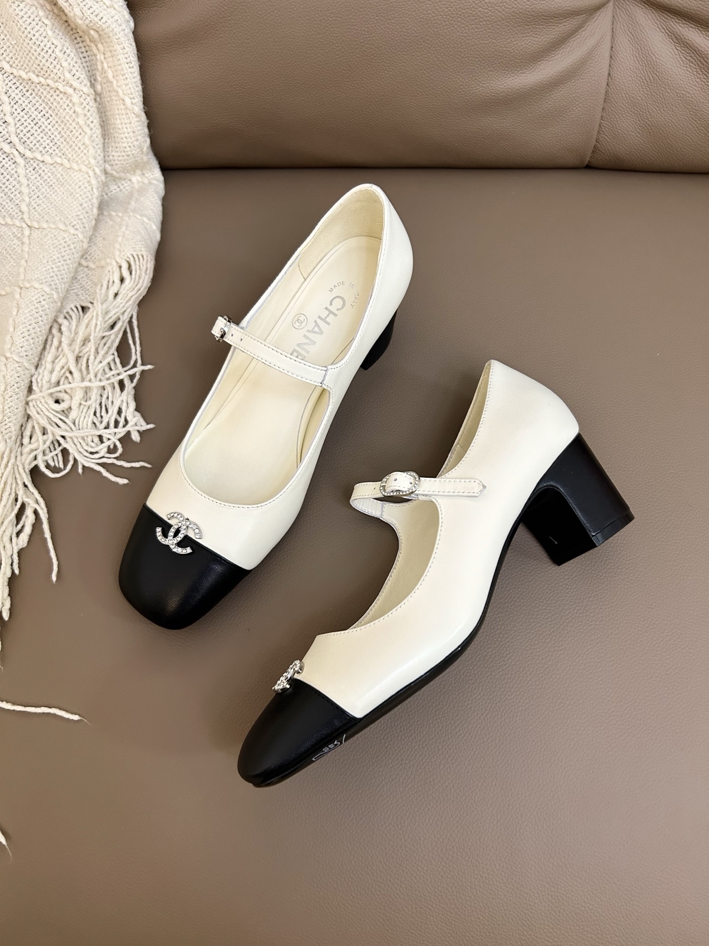 Chan New Square-toe mid-heel Mary Jane shoes