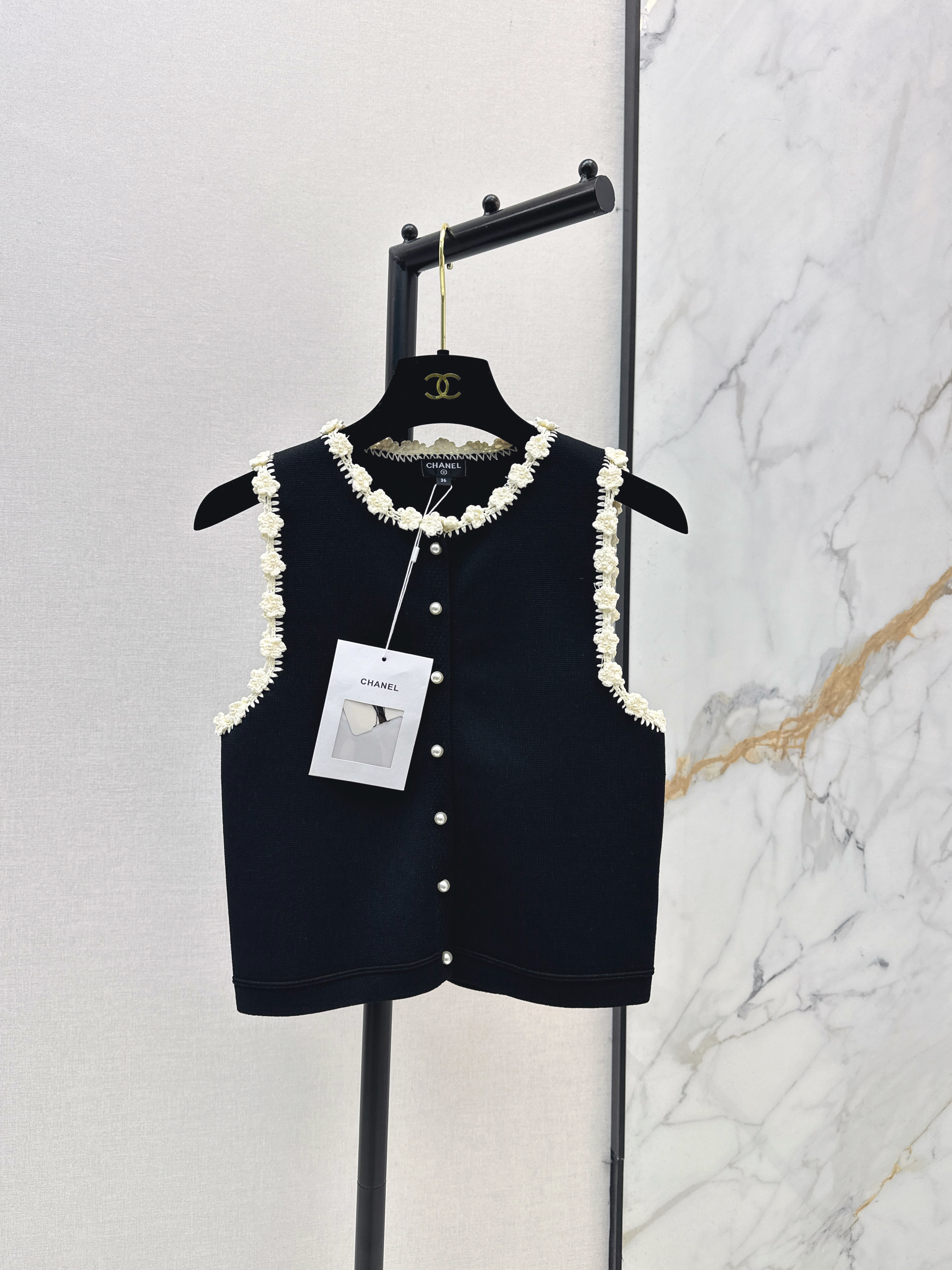 Chan New floral trim vest