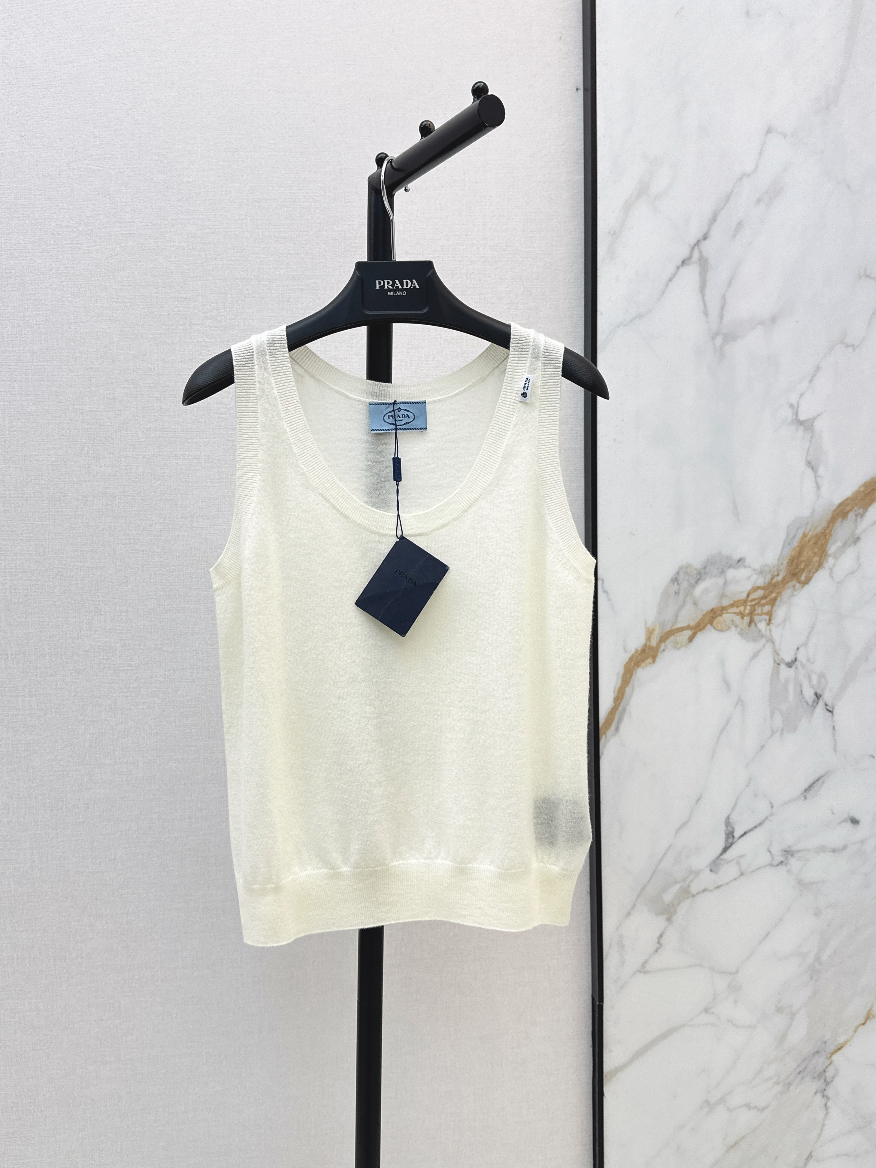 Pra New U-neck knitted vest