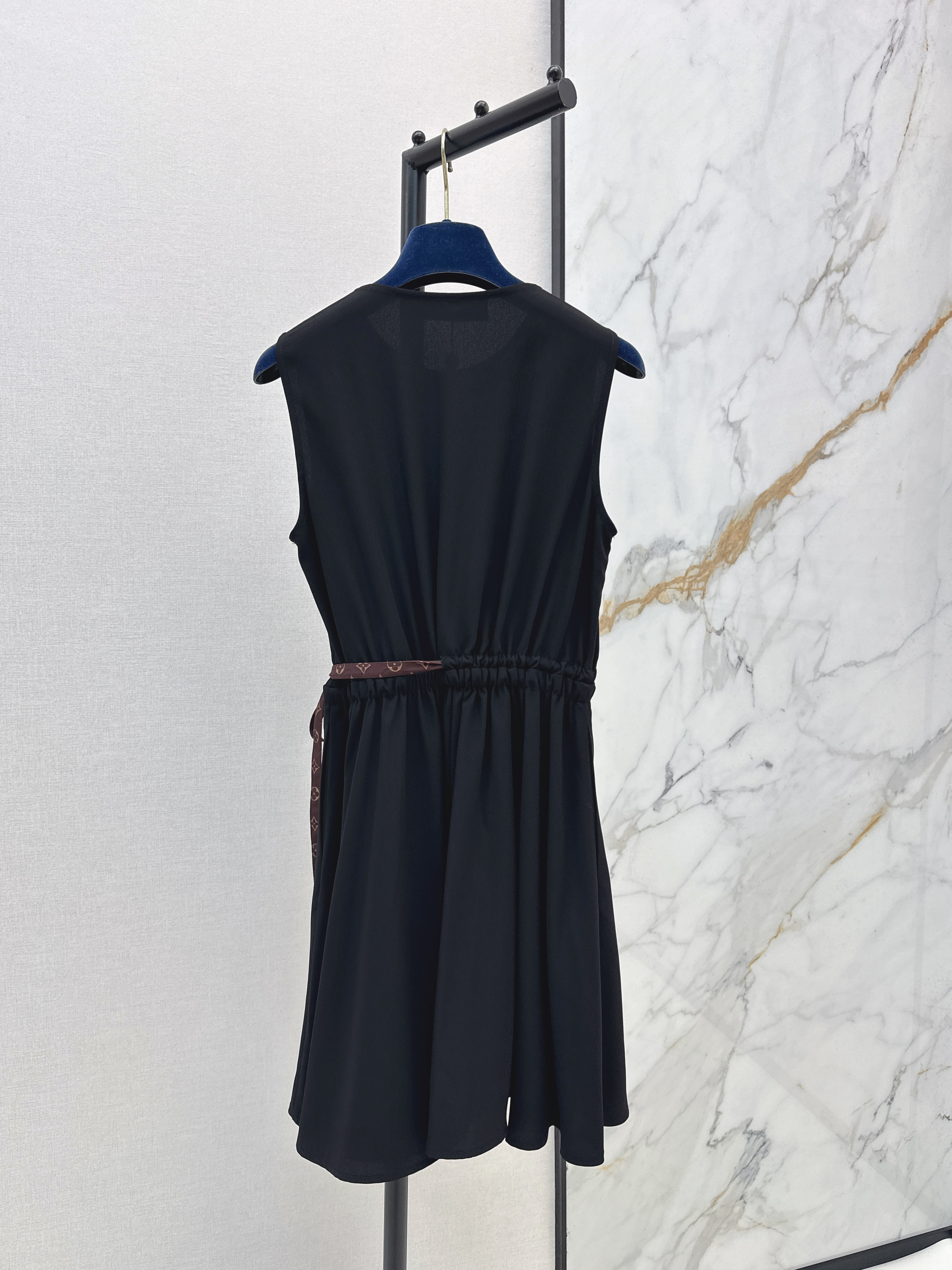 Louis New drawstring sleeveless dress