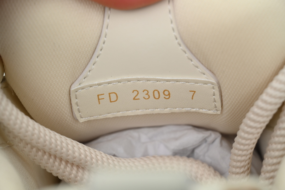 Pkkicks God Batch LOUIS VUITTON White Coffee Diamond