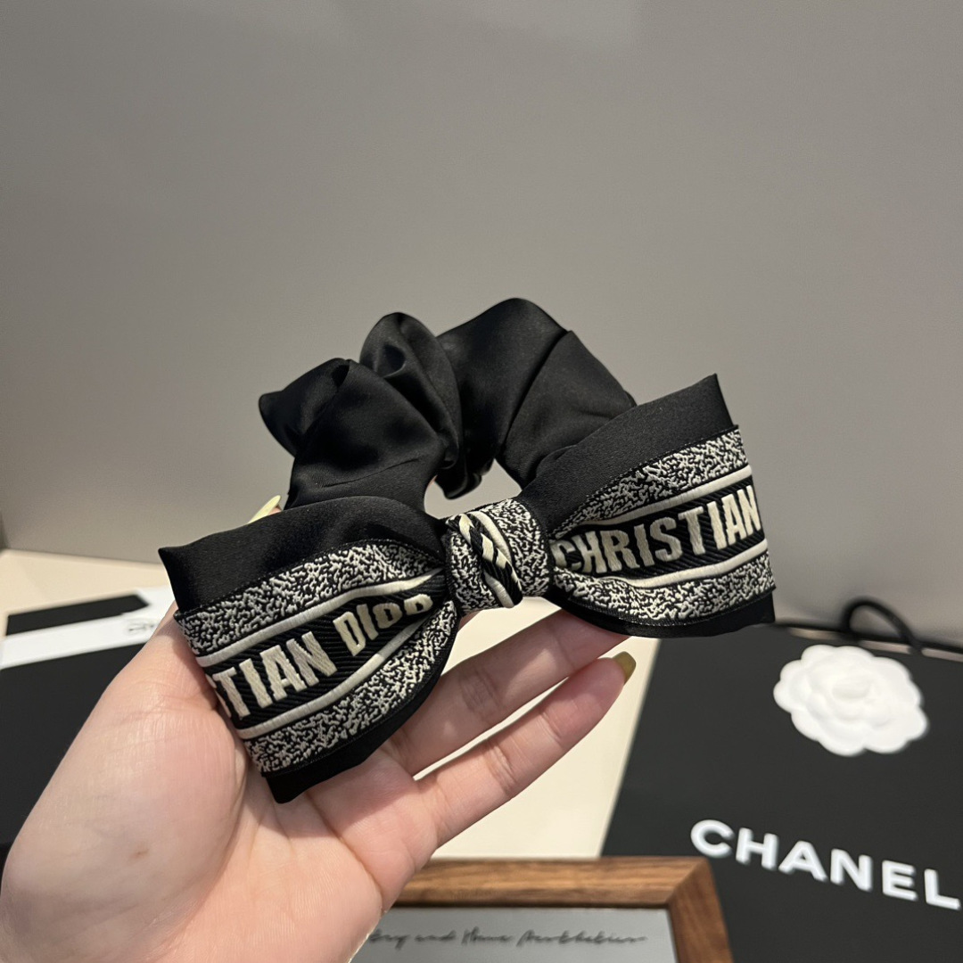 CD New  Hair Clip