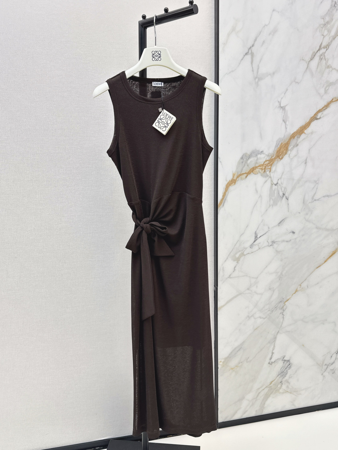 Loe New sleeveless dress
