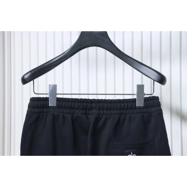 Alo Yoga Cuffed Sweatpants black