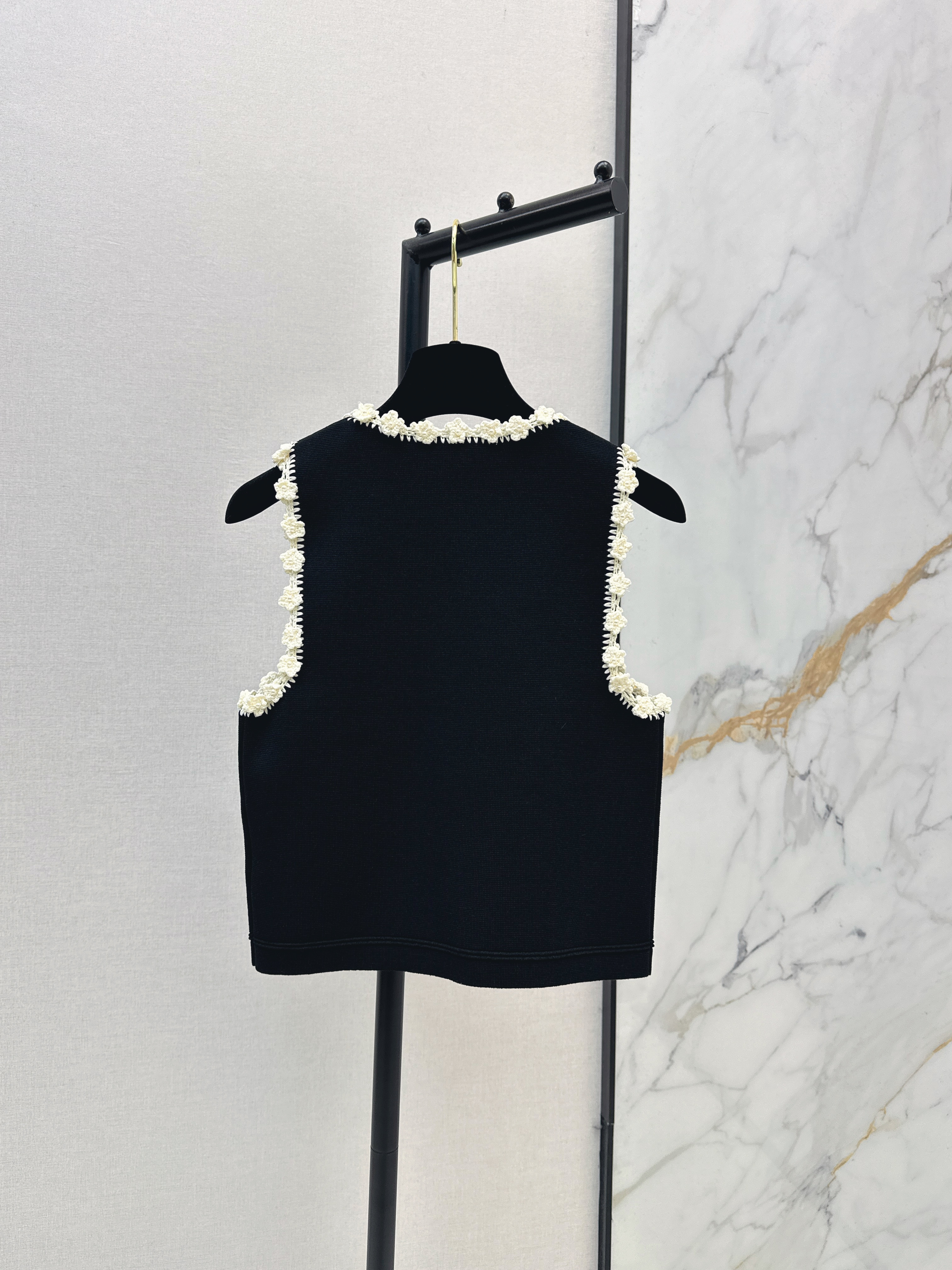 Chan New floral trim vest
