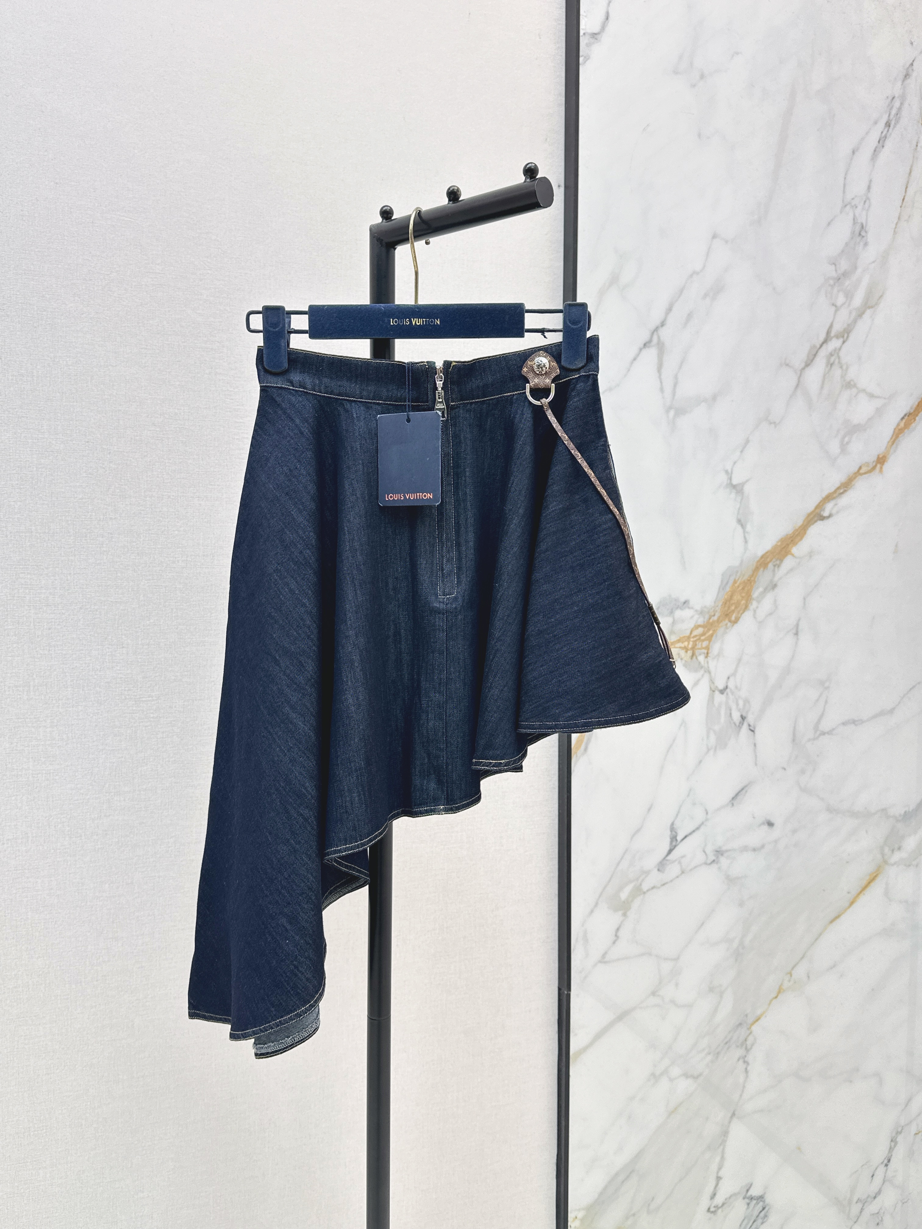 Louis New Asymmetrical skirt
