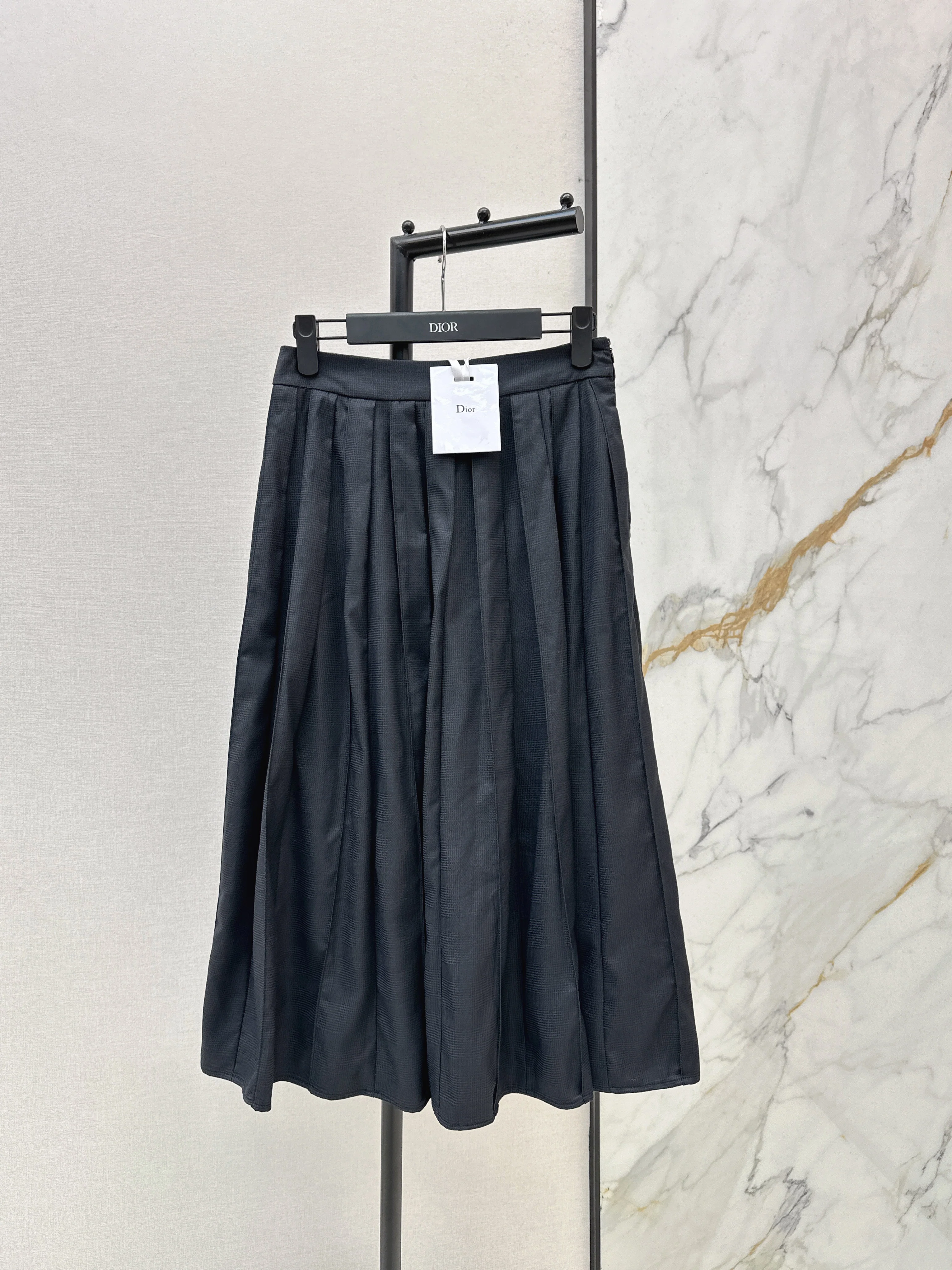 CD NEW pleated skirt