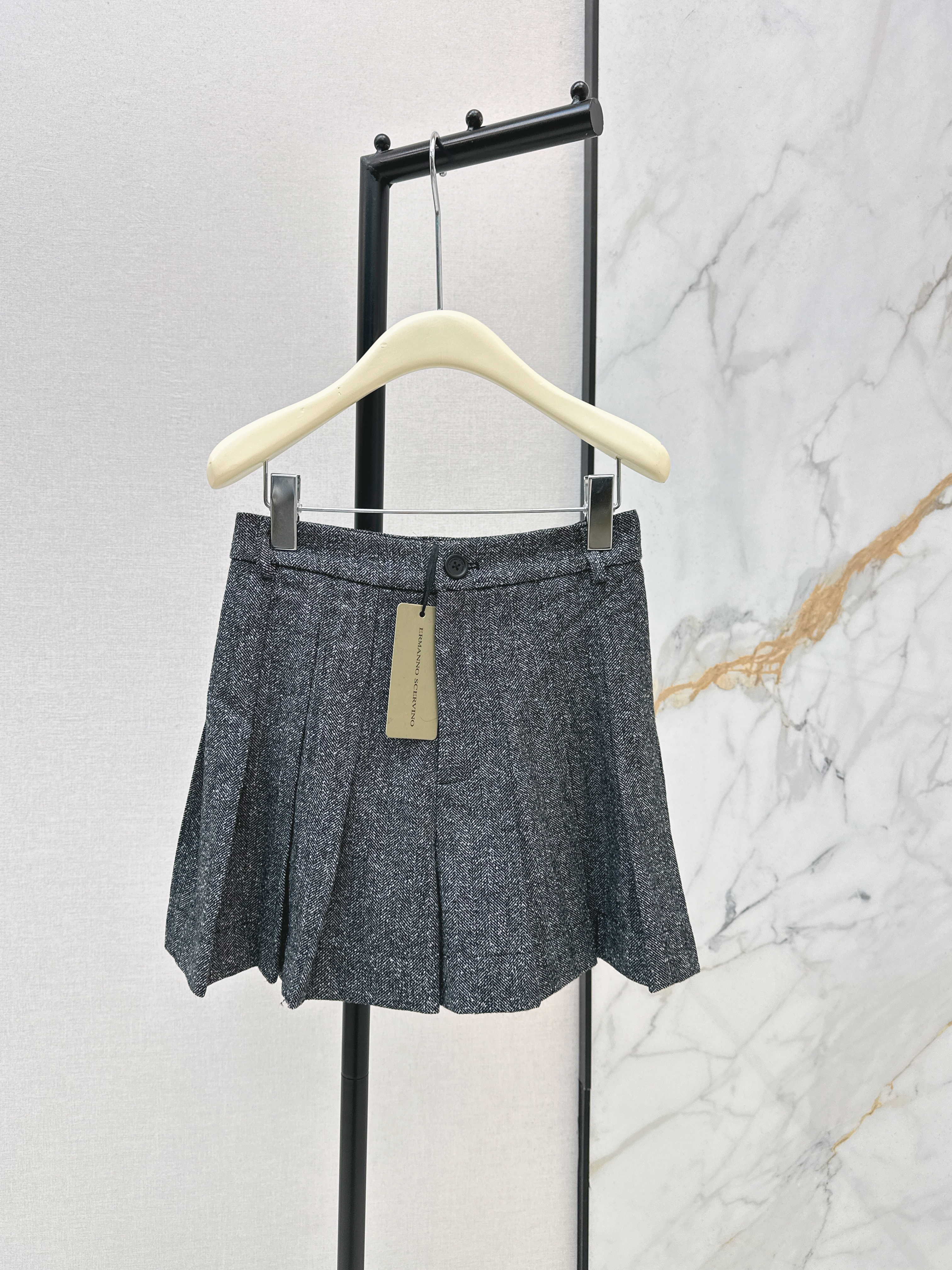 ES New pleated skort