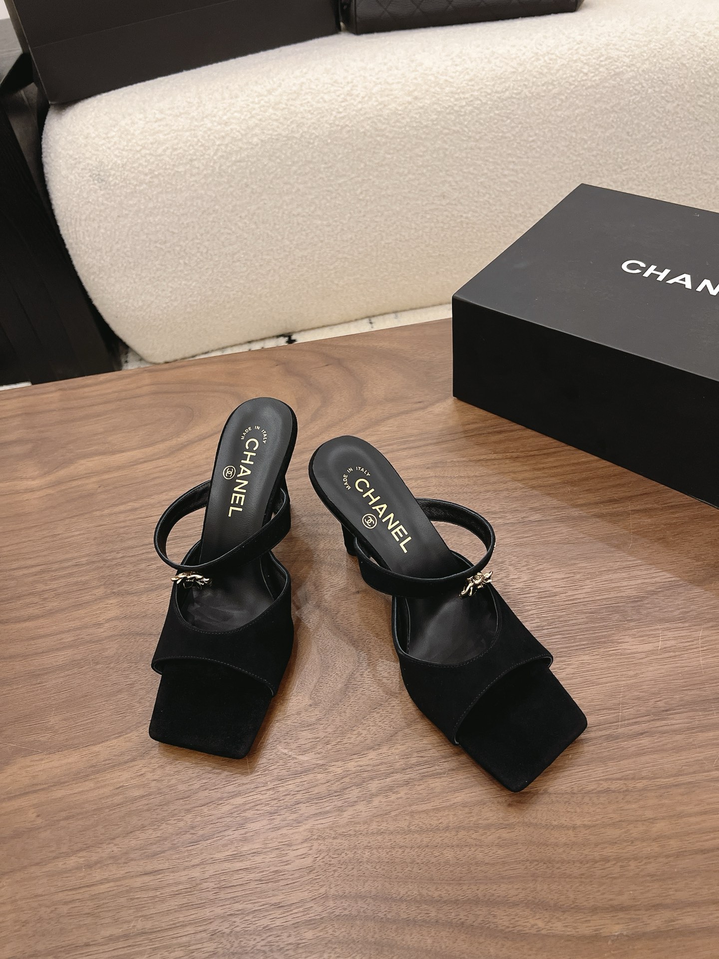 Chan New Square-toe thin-heel high heels