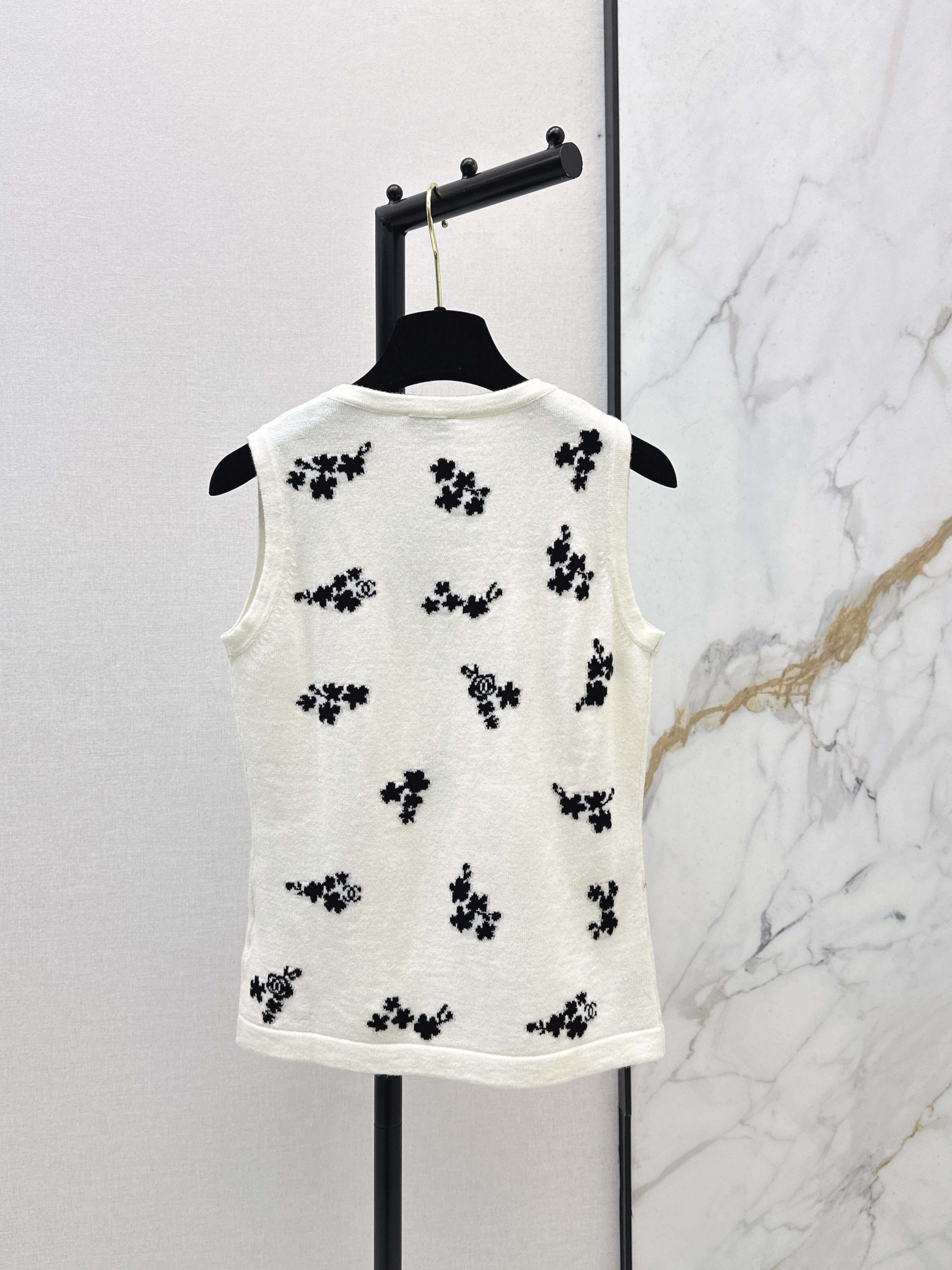Chan New embroidery knit vest