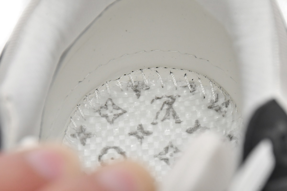 Pkkicks God Batch LOUIS VUITTON Trainer Black And White Cloth Cover VL1202