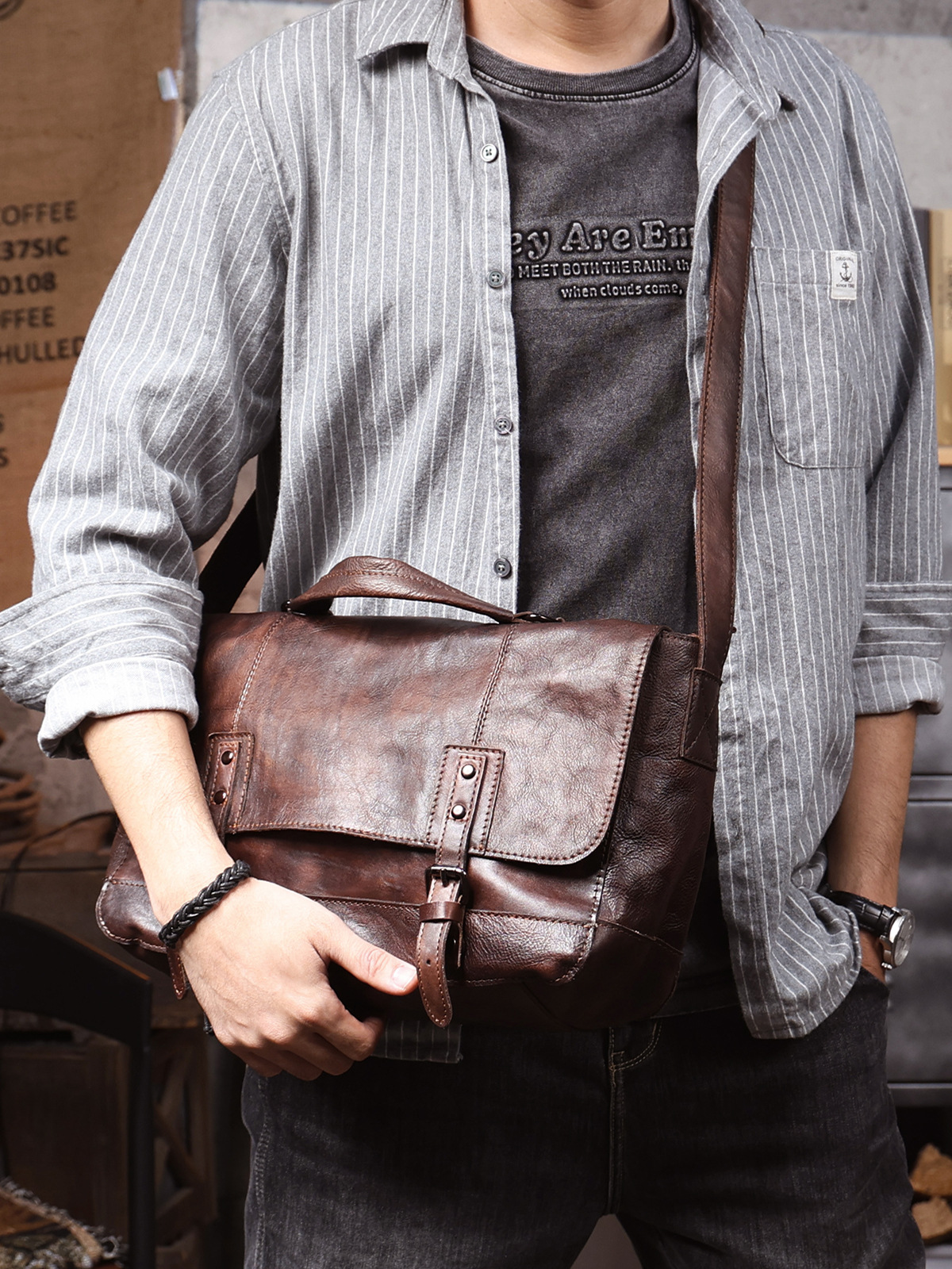 Vintage Dark Brown Leather Messenger Bag - Timeless Heritage for Urban Professionals
