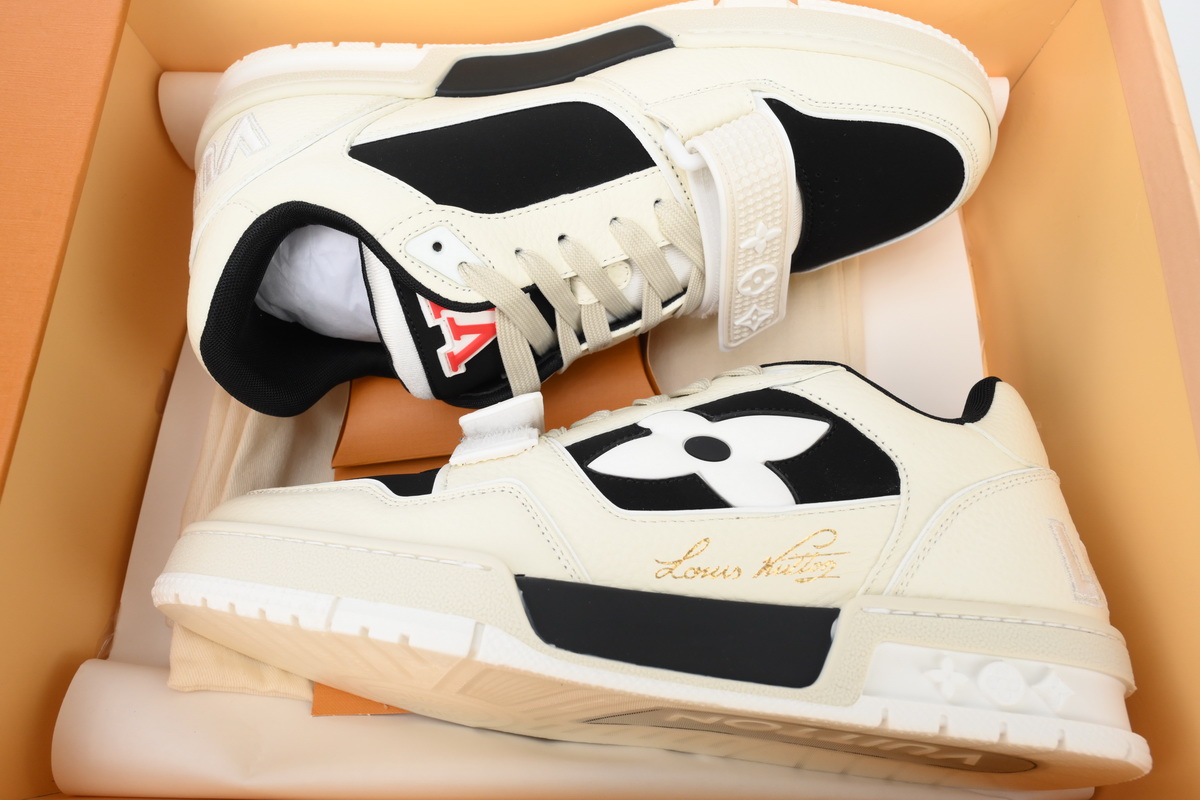 Pkkicks God Batch LOUIS VUITTON Trainer Monogram Flower Black