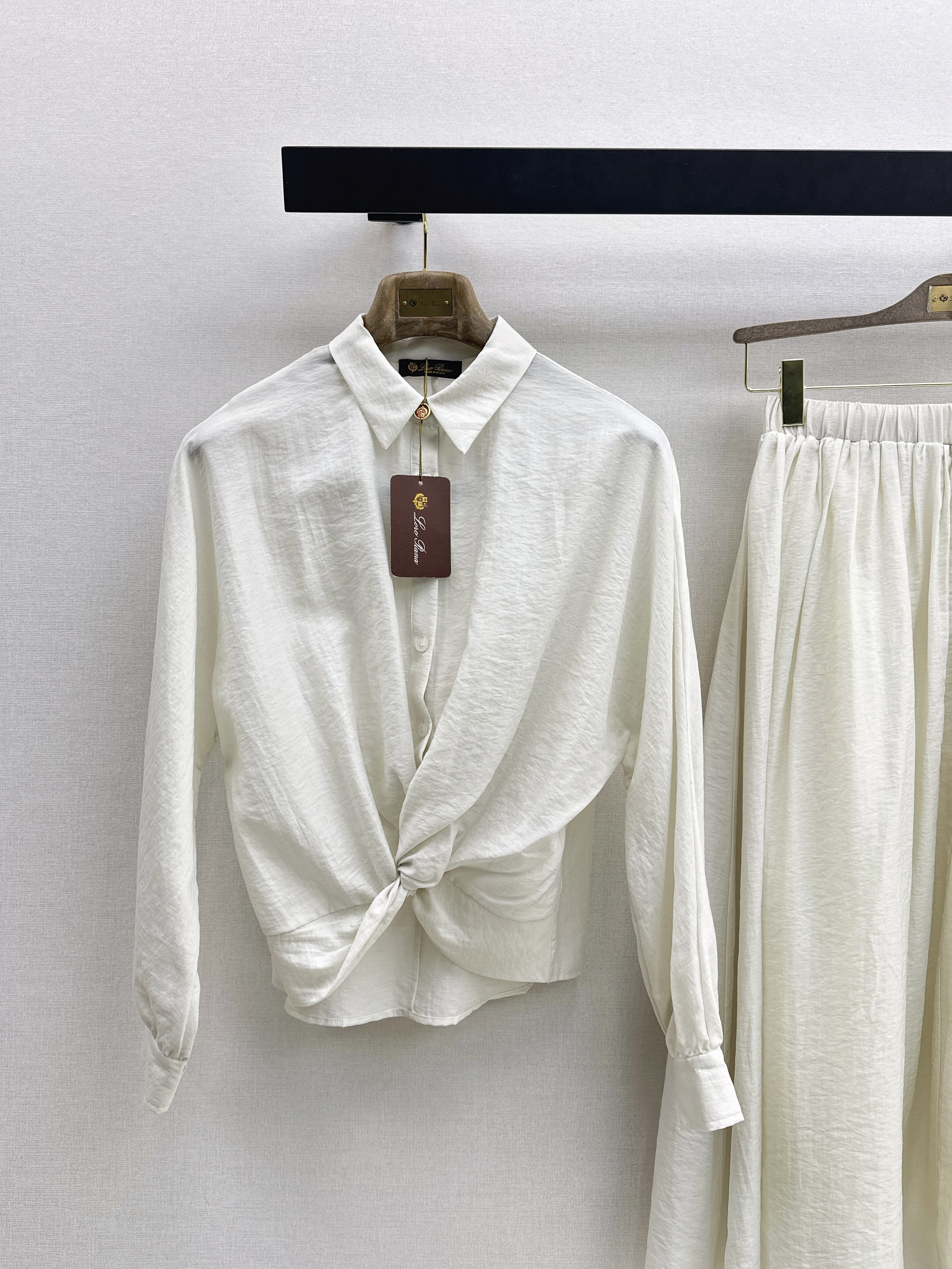 Brun New knotted shirt