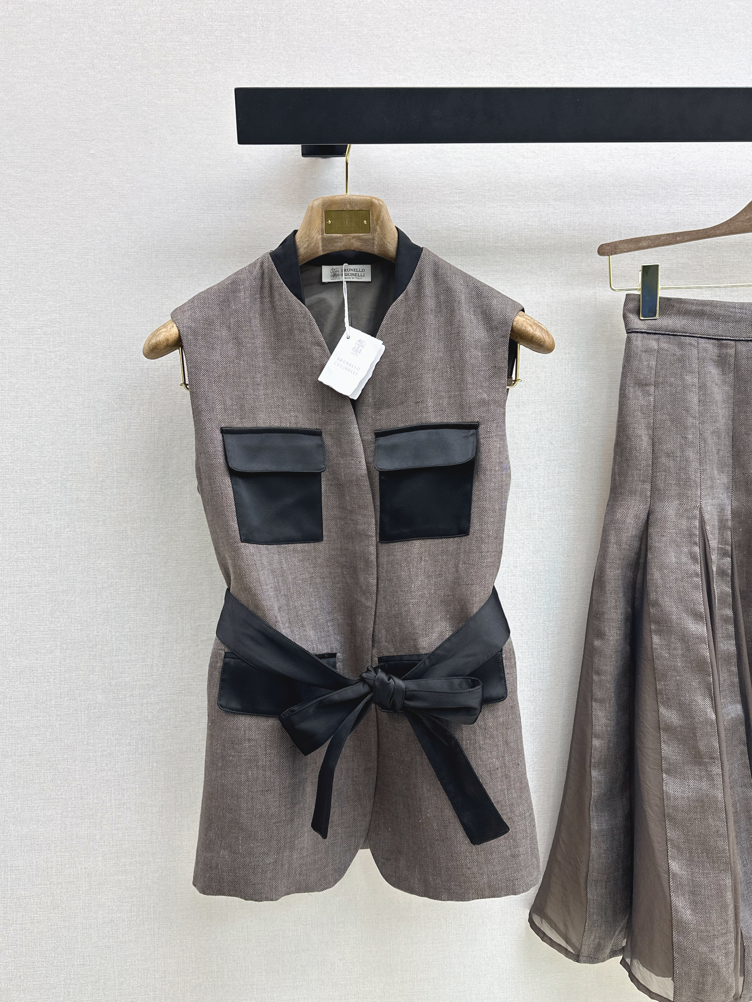 Brun New sleeveless vest